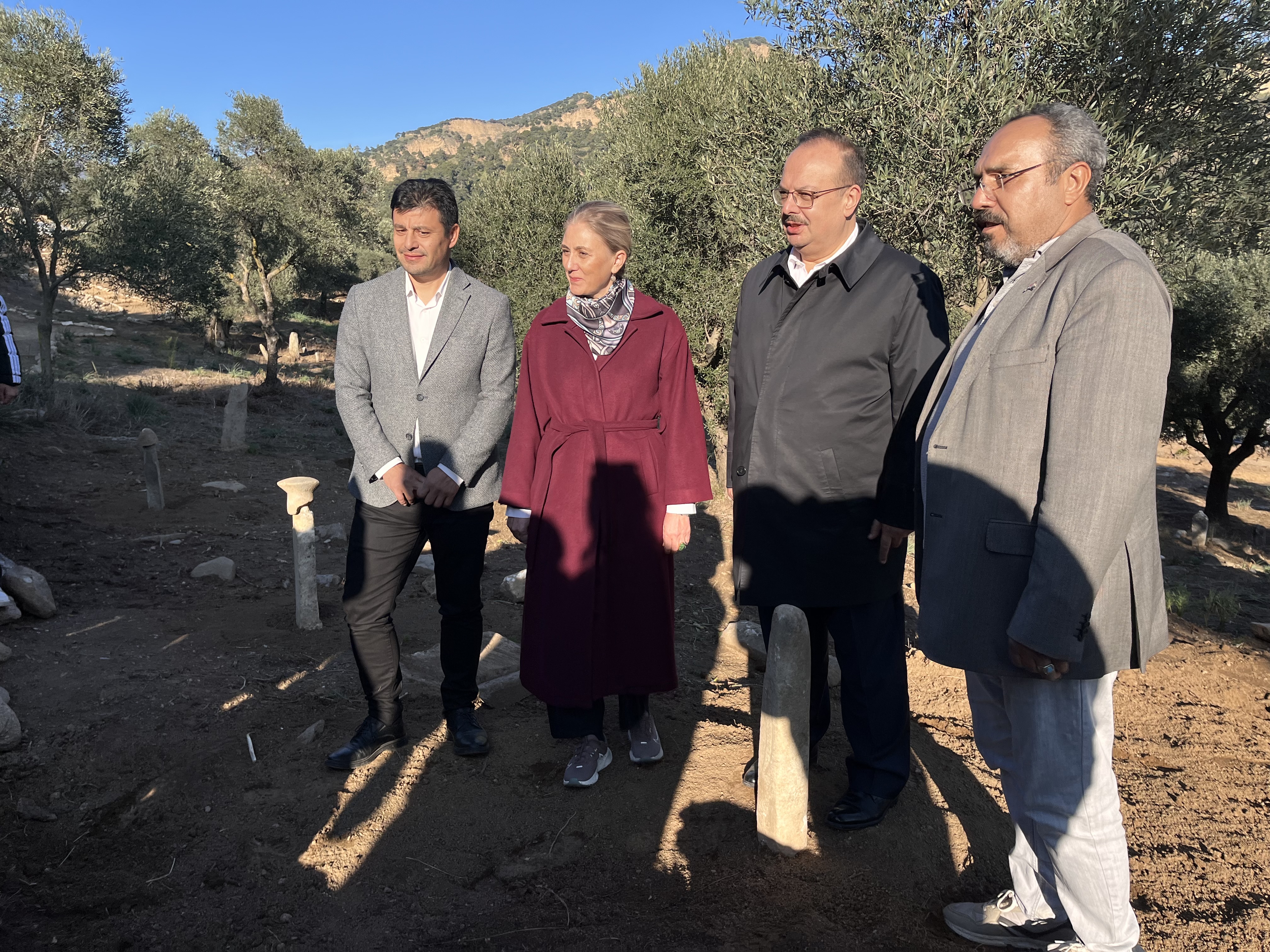 Vali Canbolat Nazillinin Tarihini Gezdi 621145 74E04F43C26Eb0F85992E46B4E6Addaf