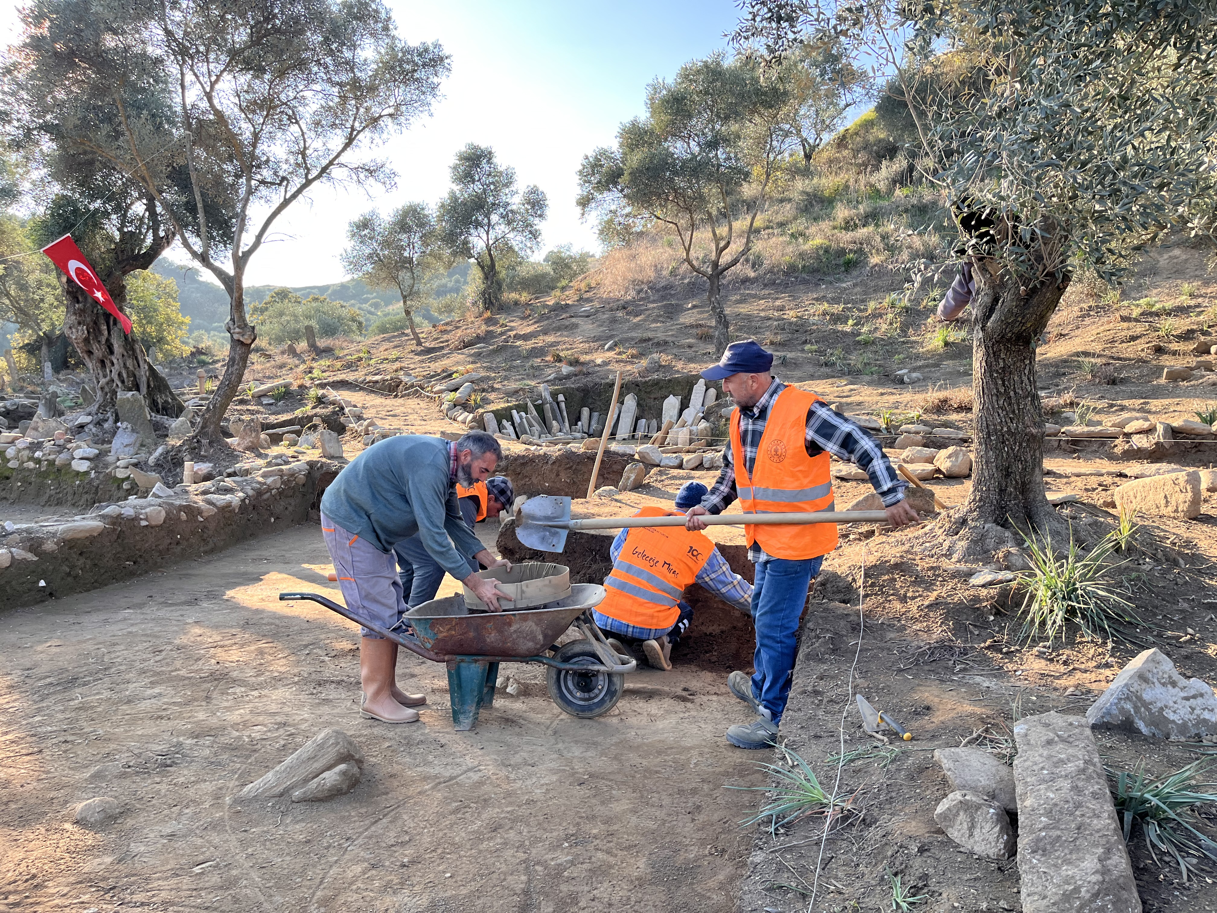 Vali Canbolat Nazillinin Tarihini Gezdi 621145 99B7Db7F345Bc5Ef608261Dbe15225B7