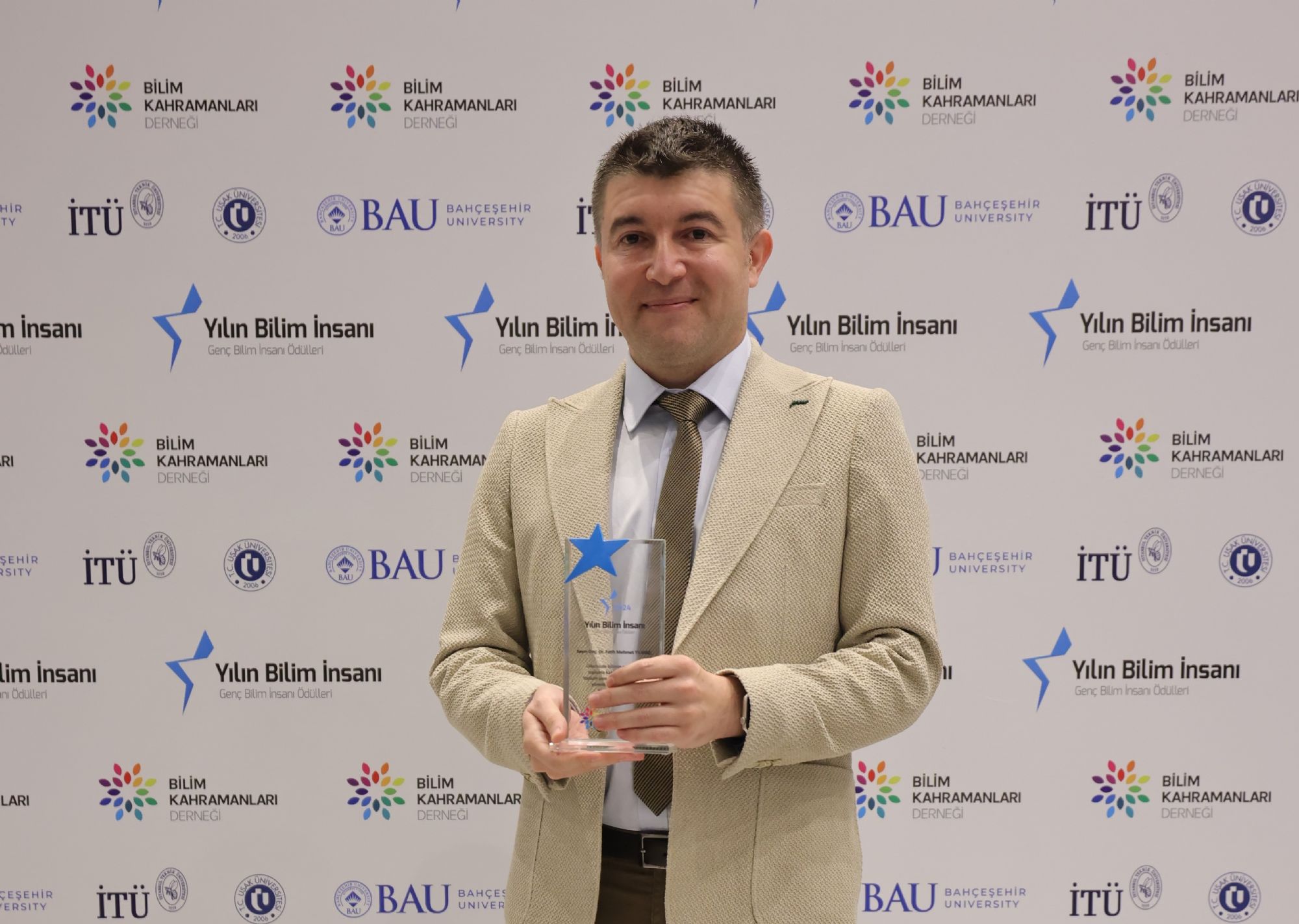 Yilin Genc Bilim Insani Odulu Aduye Geldi 621543 Fe6040021C11938C702E5A46Ed170653