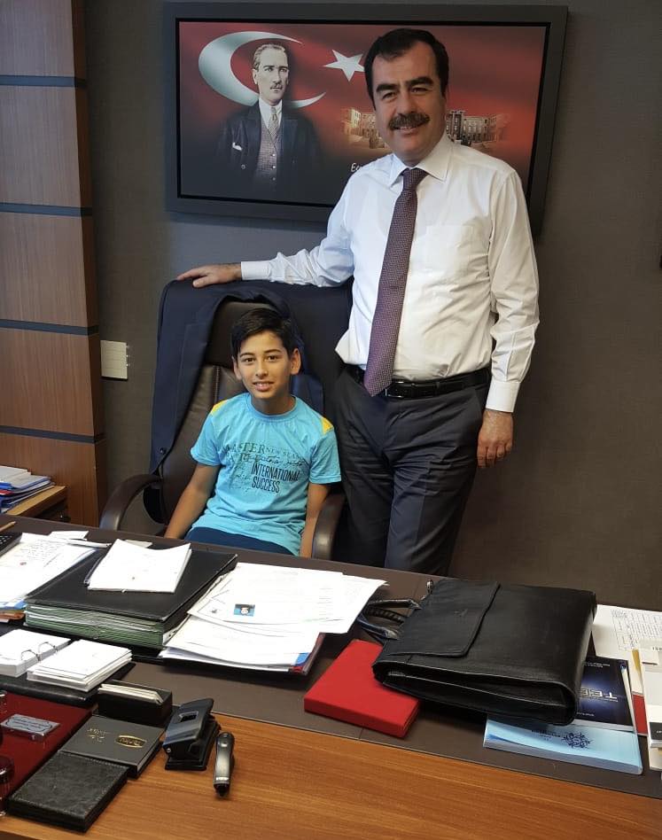 Zaman Yolculugu Gibi Bulusma 10 Yil Sonra Ayni Karede 621760 3F8276903E63Eb66F81Bec97511Fb10D