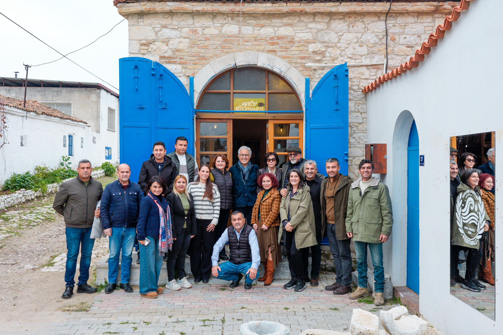 Zulfu Livaneli Didimde Tarihi Yerleri Ziyaret Etti 624077 445C5B9Ce55594878D1C9F909D11C9F1