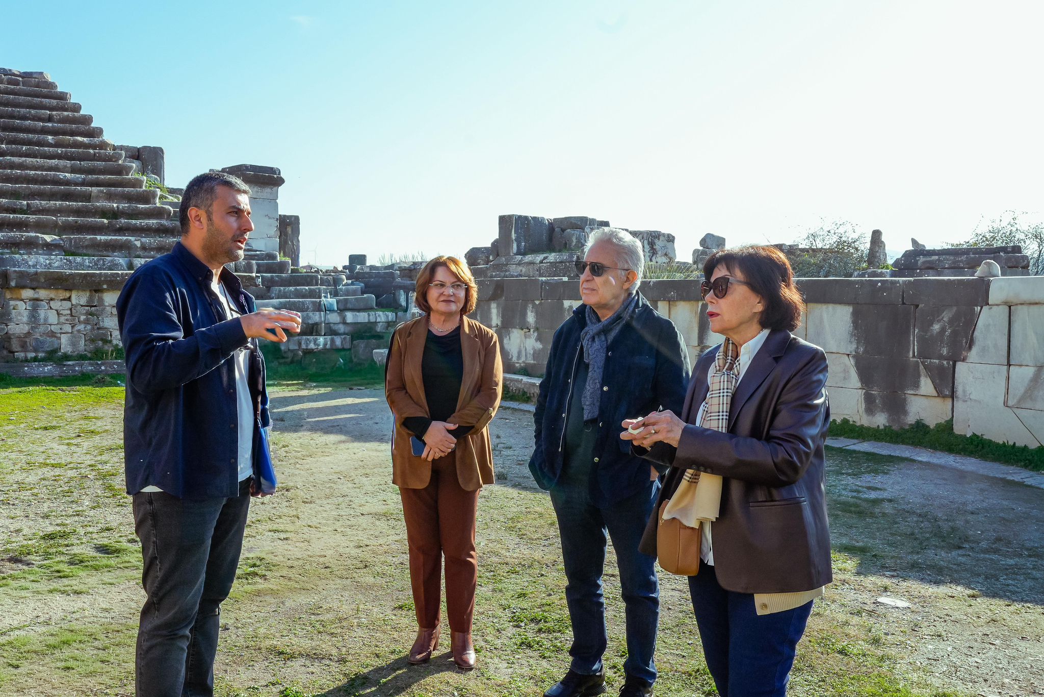 Zulfu Livaneli Didimde Tarihi Yerleri Ziyaret Etti 624077 94Bd8F4703D1Bbb2F7A1B3Bd72C97475