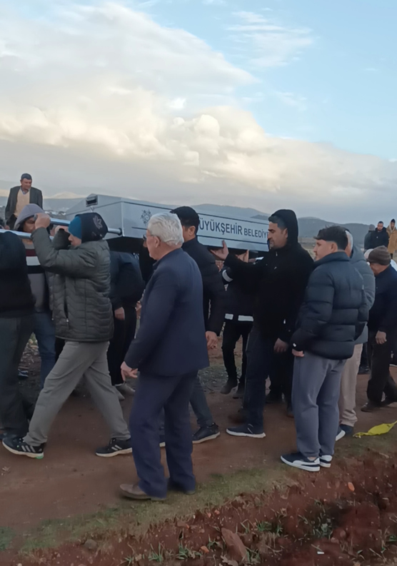 77 Yasinda Canina Kiydi 634484 9B9C8C67E59Adf8E719D0E11A68Ec700