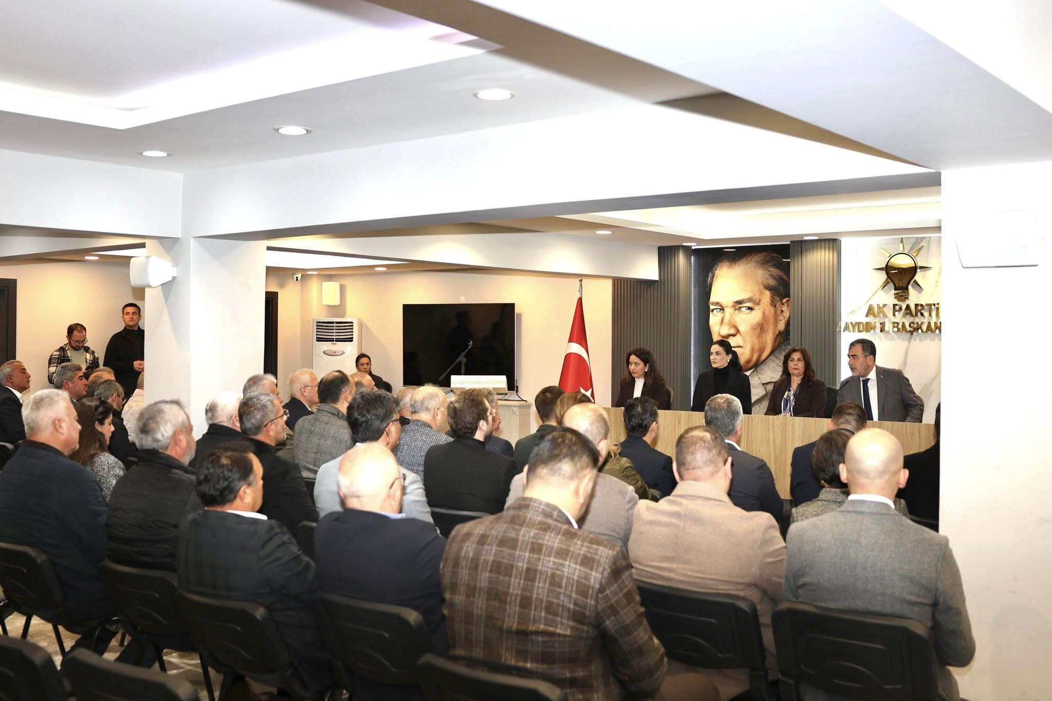 Ak Parti Aydinda Erdogan Zirvesi 629765 6B47B237064F12376D4533Aa9A50A838