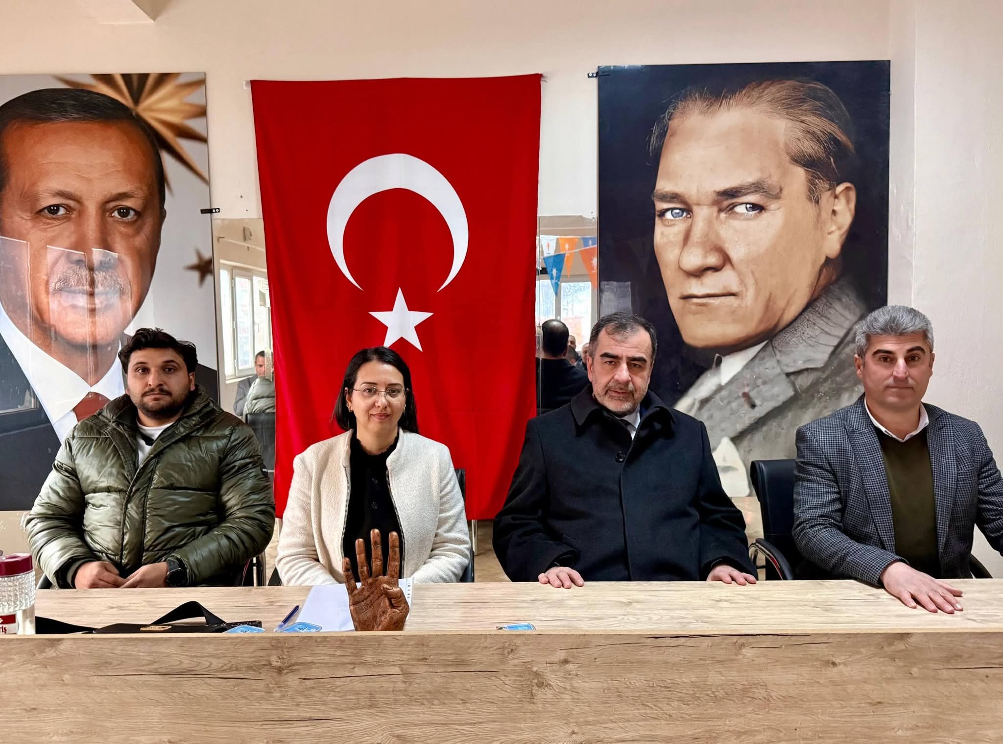 Ak Parti Il Baskani Erdem Karacasuda Partililerle Bulustu Gundem Cumhurbaskaninin Aydin Ziyareti 631086 29F67C86A1B0F3Bad59045707Dfb37Bd