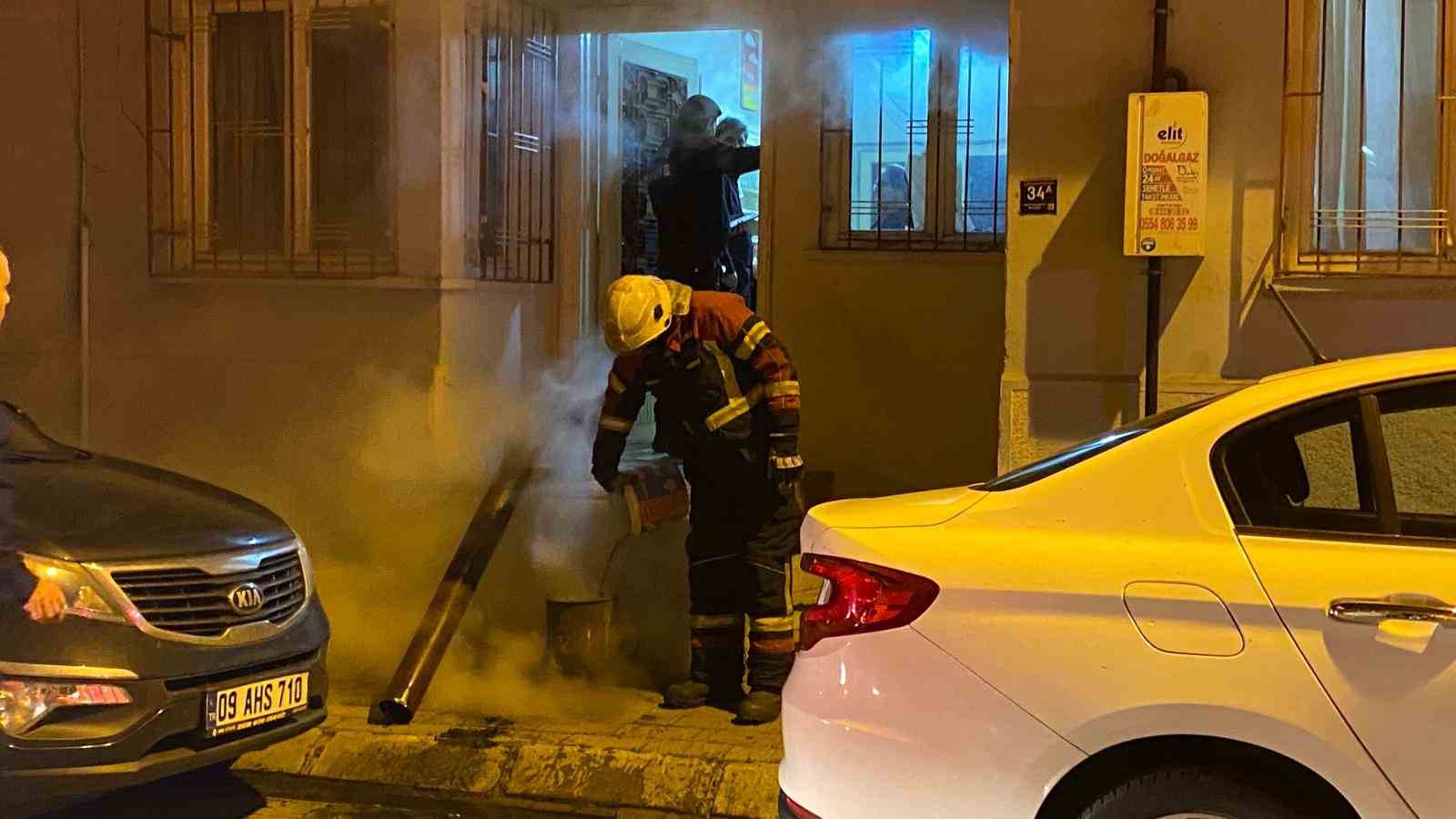 Apartmanin Catisindan Yukselen Yogun Duman Ekipleri Harekete Gecirdi 143C6A8C195B64D6D520Fe1586B166Af