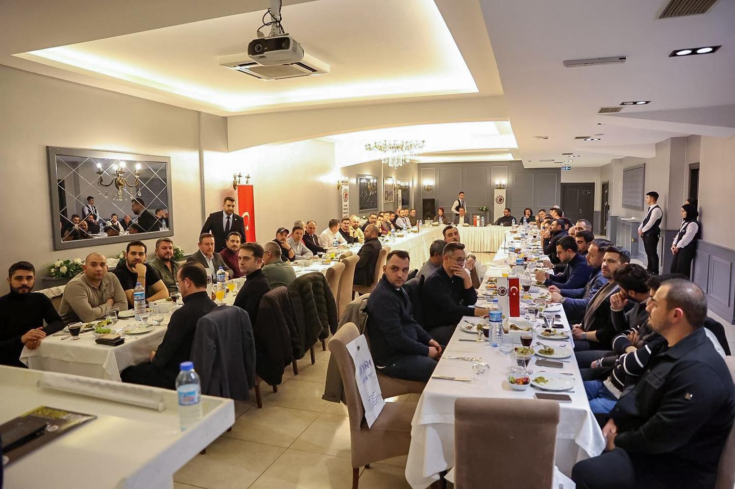 Ay Siad Baskan Yetiskini Agirladi Yetiskin Is Dunyasinin Goruslerini Onemsiyoruz 628816 A065086A6A6Fa469Ada73B18Aa17277B