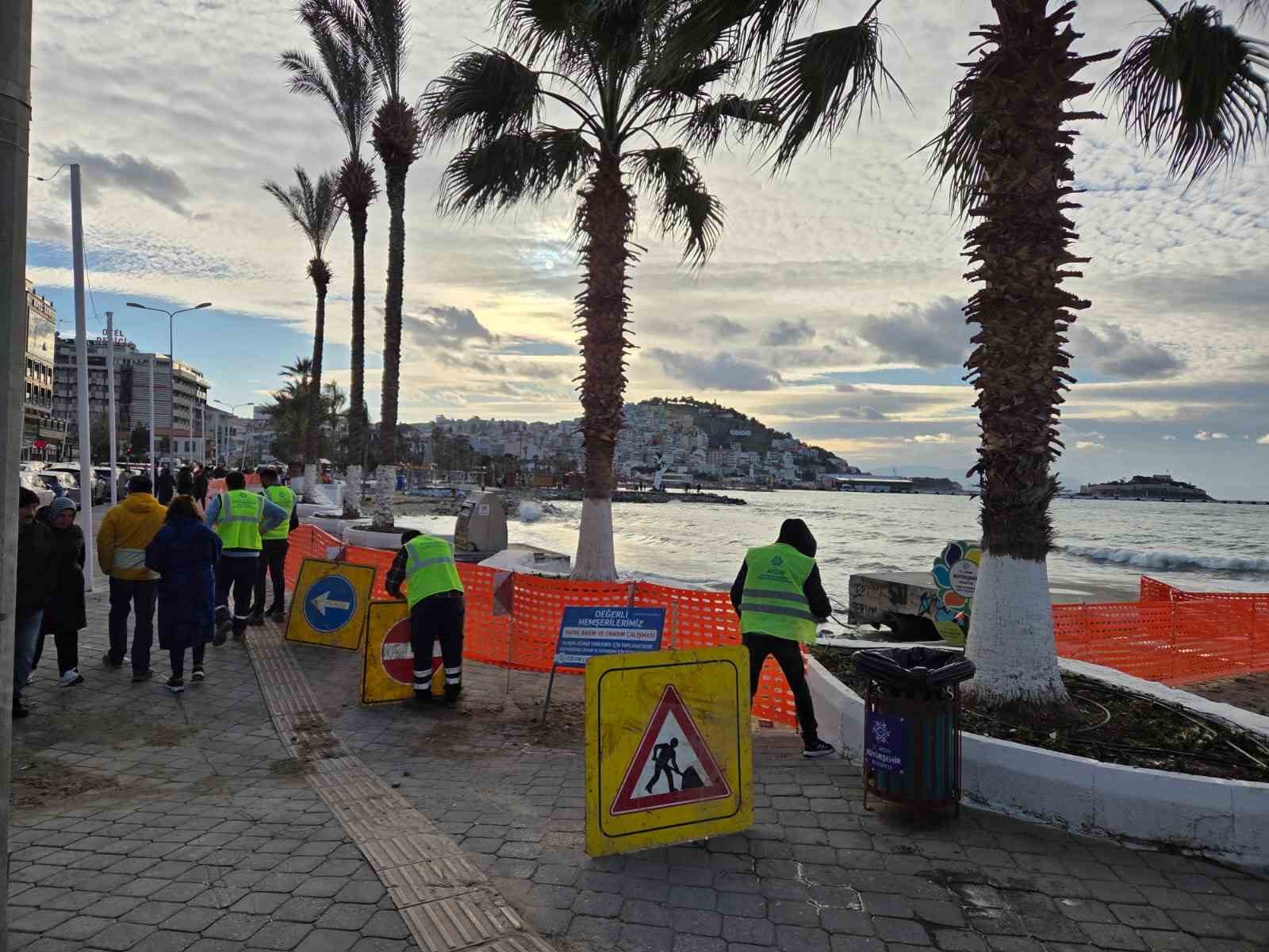 Aydin Buyuksehir Belediyesi Tarafindan Kusadasinda Sahil Seridinde Calisma Baslatildi A4014F6D482A9A7165F4A2C4D3C110B7-1