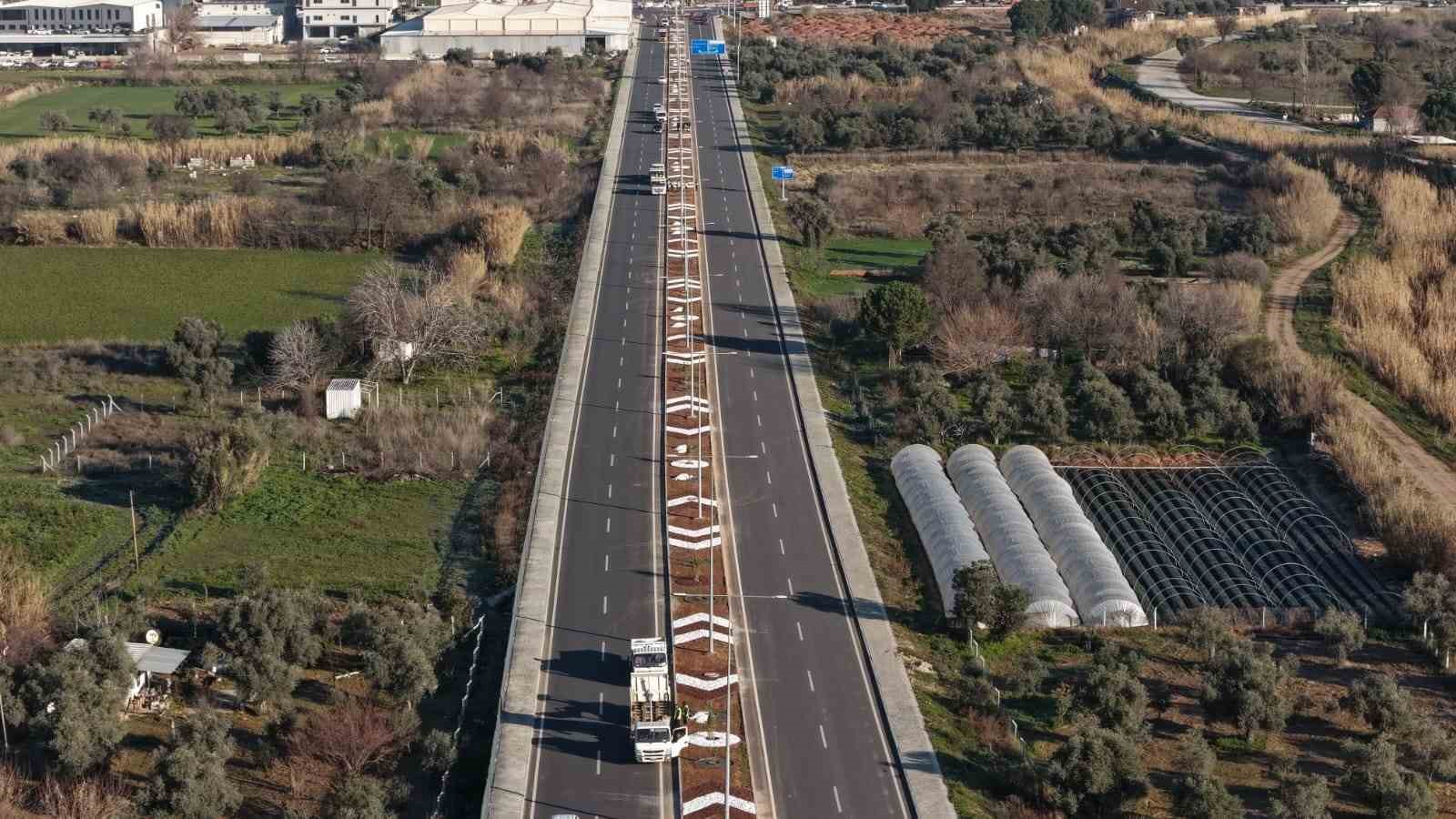 Aydin Buyuksehir Belediyesinden Acarlar Sehir Hastanesi Yolunda Peyzaj Duzenlemesi Bb8E22839D6Eb0963F944B0071Bfbf64