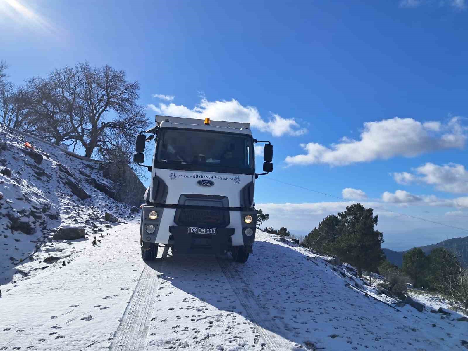 Aydin Buyuksehir Belediyesinden Pasa Yaylasinda Tuzlama Calismasi 9737891312B6Ac3Ba27814A724Cd9Cea