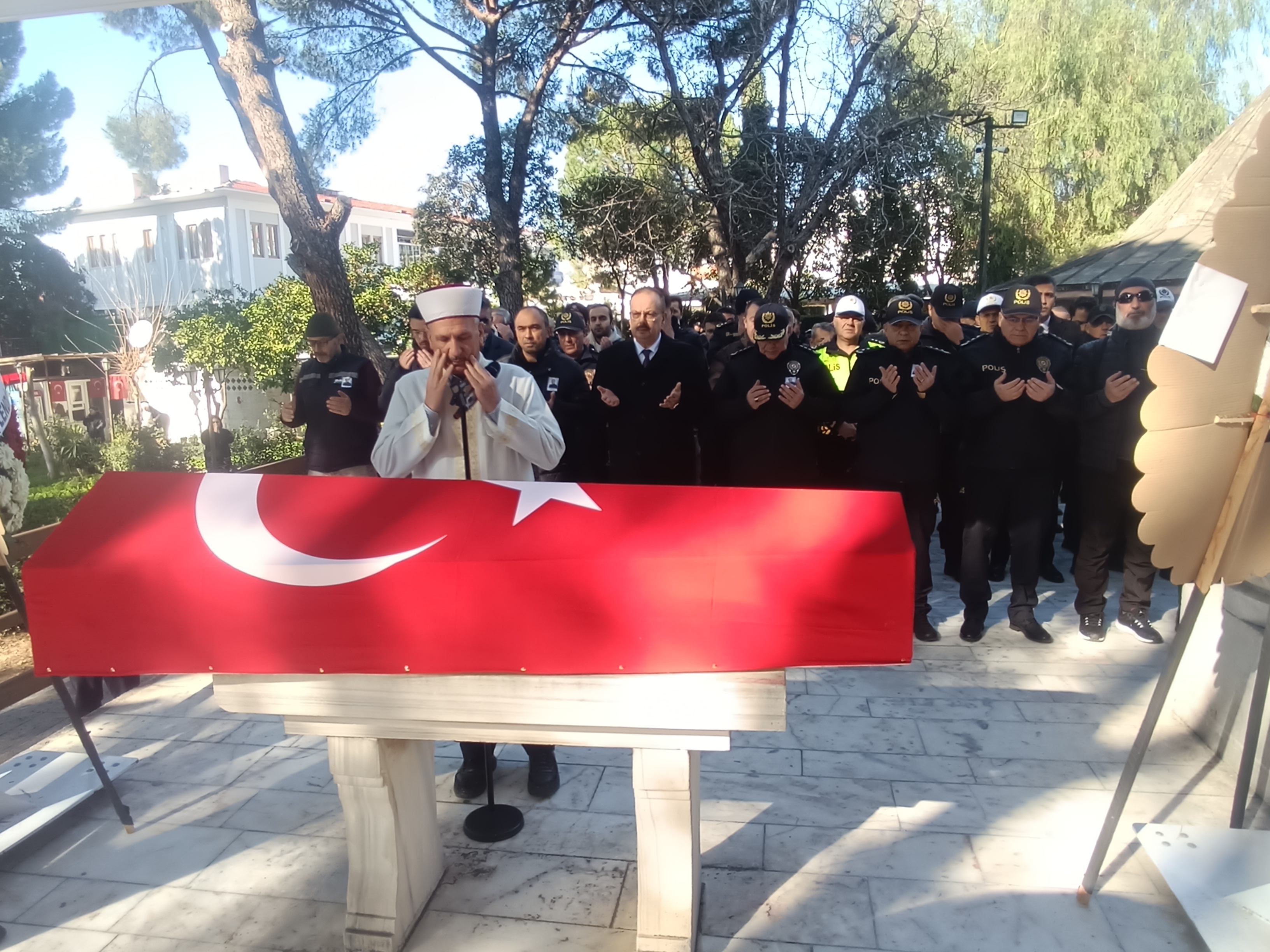 Aydin Emniyetinin Aci Gunu Emekli Polise Veda 630625 Ed2Ae07D658D2F3765C52Aacec3936Fb