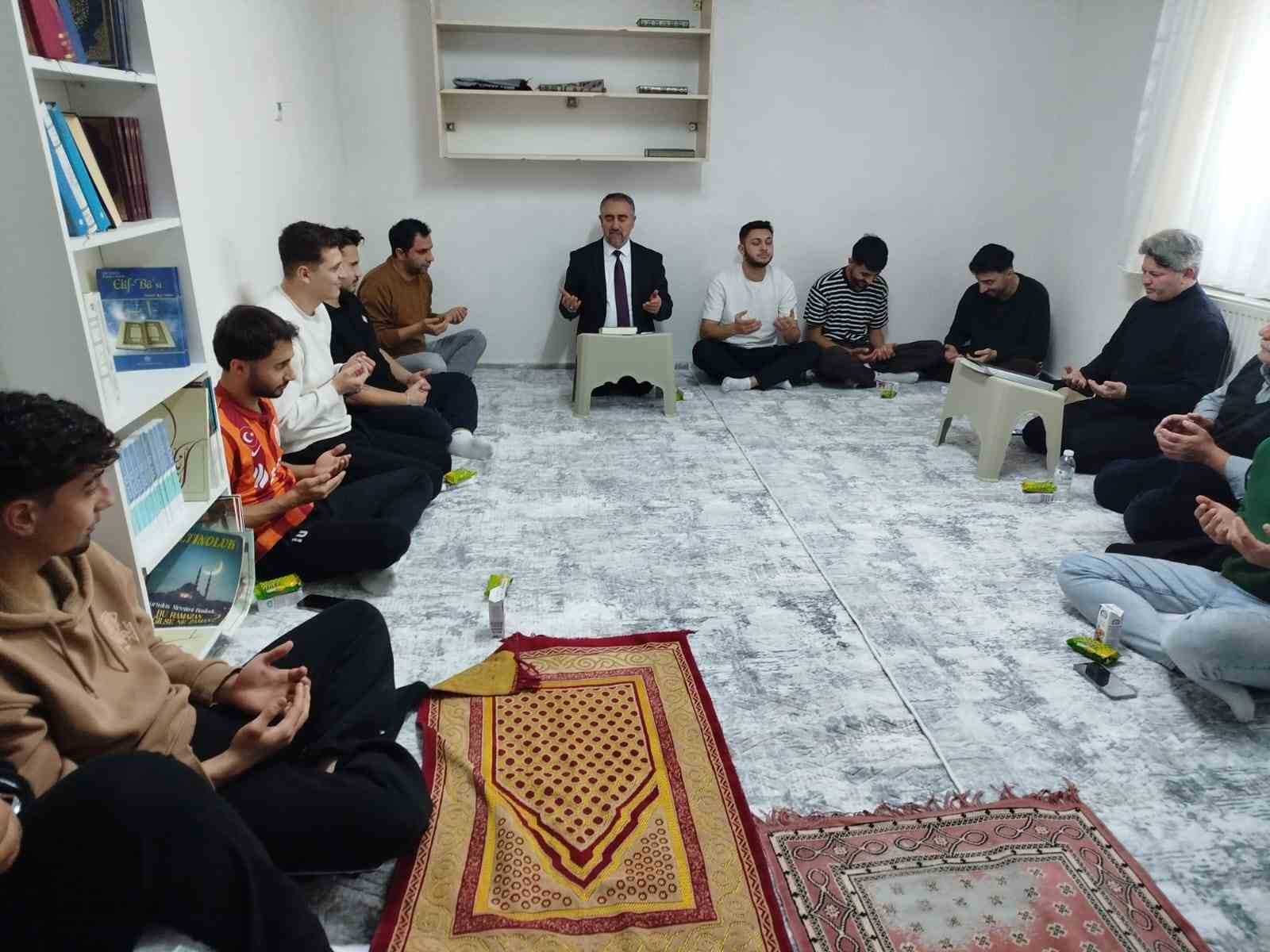 Aydin Il Genelindeki Yurtlarda Mirac Kandili Programlari Duzenlendi 4Fecb06E09D75075Cf40476F9Da71F2F