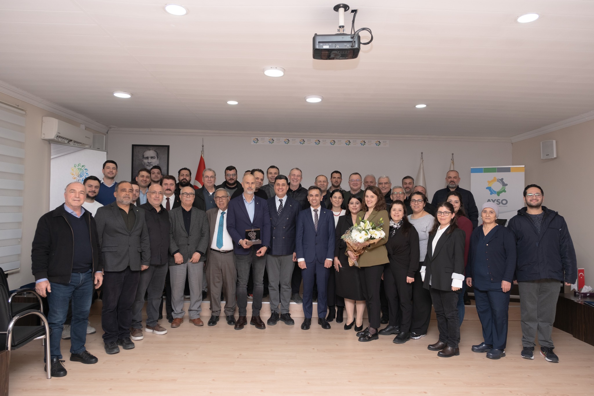 Aydinda 28 Yillik Emek Taclandi 627159 E56Dcb94D9Fcc356D465Ea3545305937