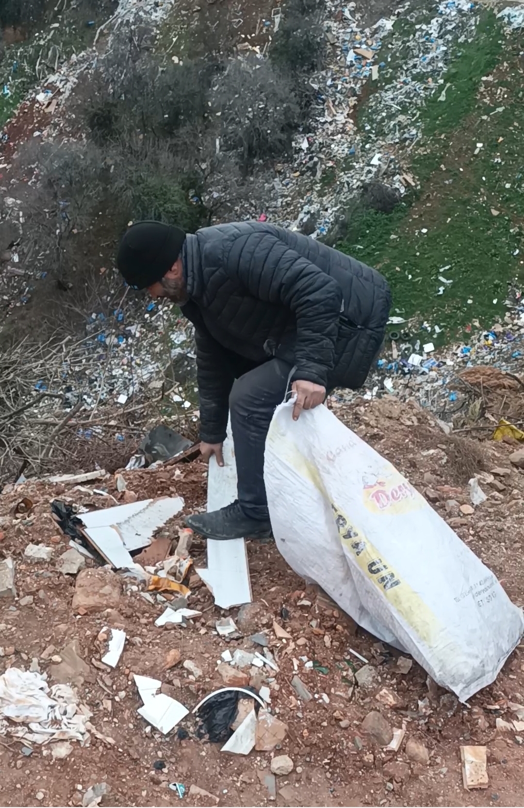 Aydinda Aile Drami Hasta Esi Ve Cocuklari Icin Sokakta Odun Topluyor 628969 A9E6A178E7E24Ab8Ce82D37549Ce5Ecb