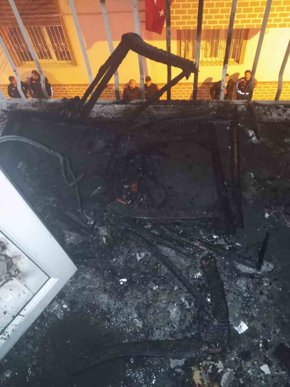 Aydinda Ev Yangini Panikletti 1727E56A58701B70Db22B91Bdc114376