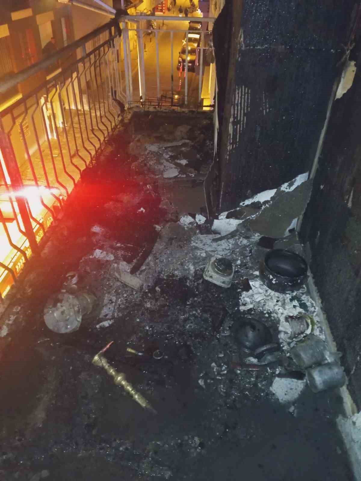 Aydinda Ev Yangini Panikletti 71Fc42Cdec19Ac29742C92C6F7945E51