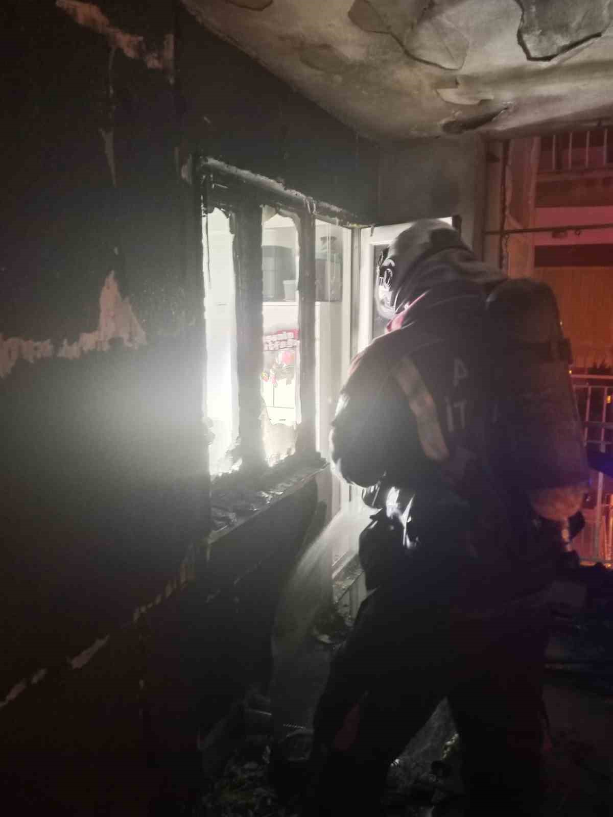 Aydinda Ev Yangini Panikletti Be2147Cf7Db29B02Ad1Dd4484E6Ba073