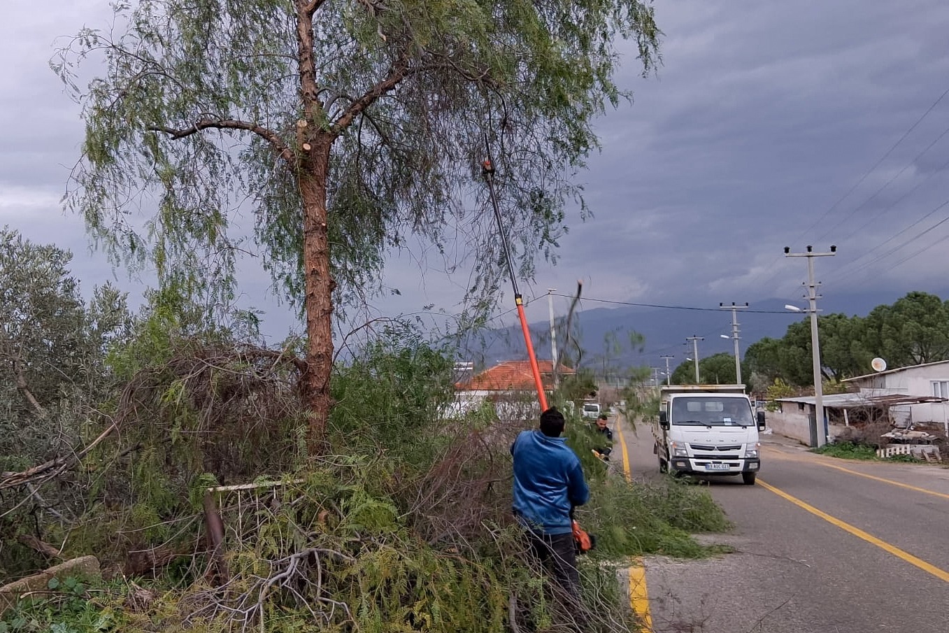 Aydinda Firtina Direkleri Yikti 628848 179C7Dd72Fc7Ebe3Bfc40755078C1De0