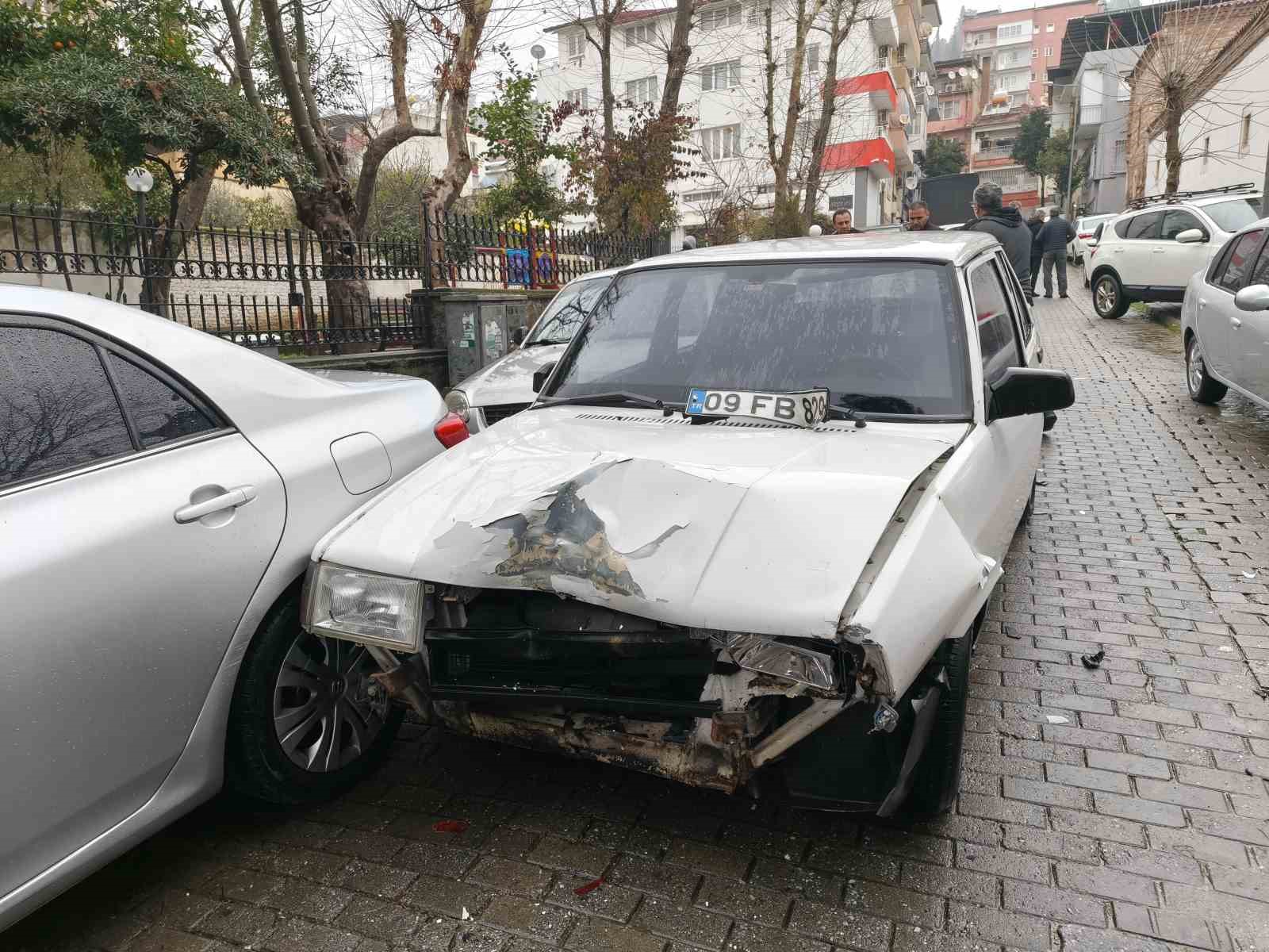 Aydinda Ilginc Kaza Soforun Biri Kacti Digeri Alkollu Cikti 0A6E83A7A66607F5418165885A709896