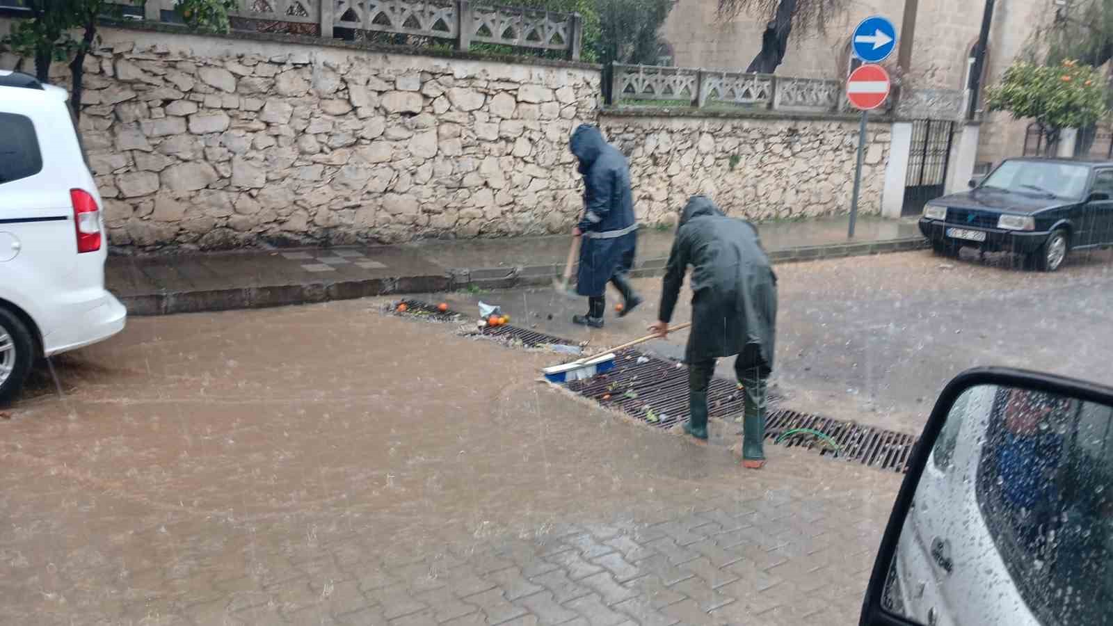 Aydinda Kuvvetli Yagislara Buyuksehir Ve Askiden Aninda Mudahale Afaf8Be92Bf27F835A5B21A8F9Ab135F