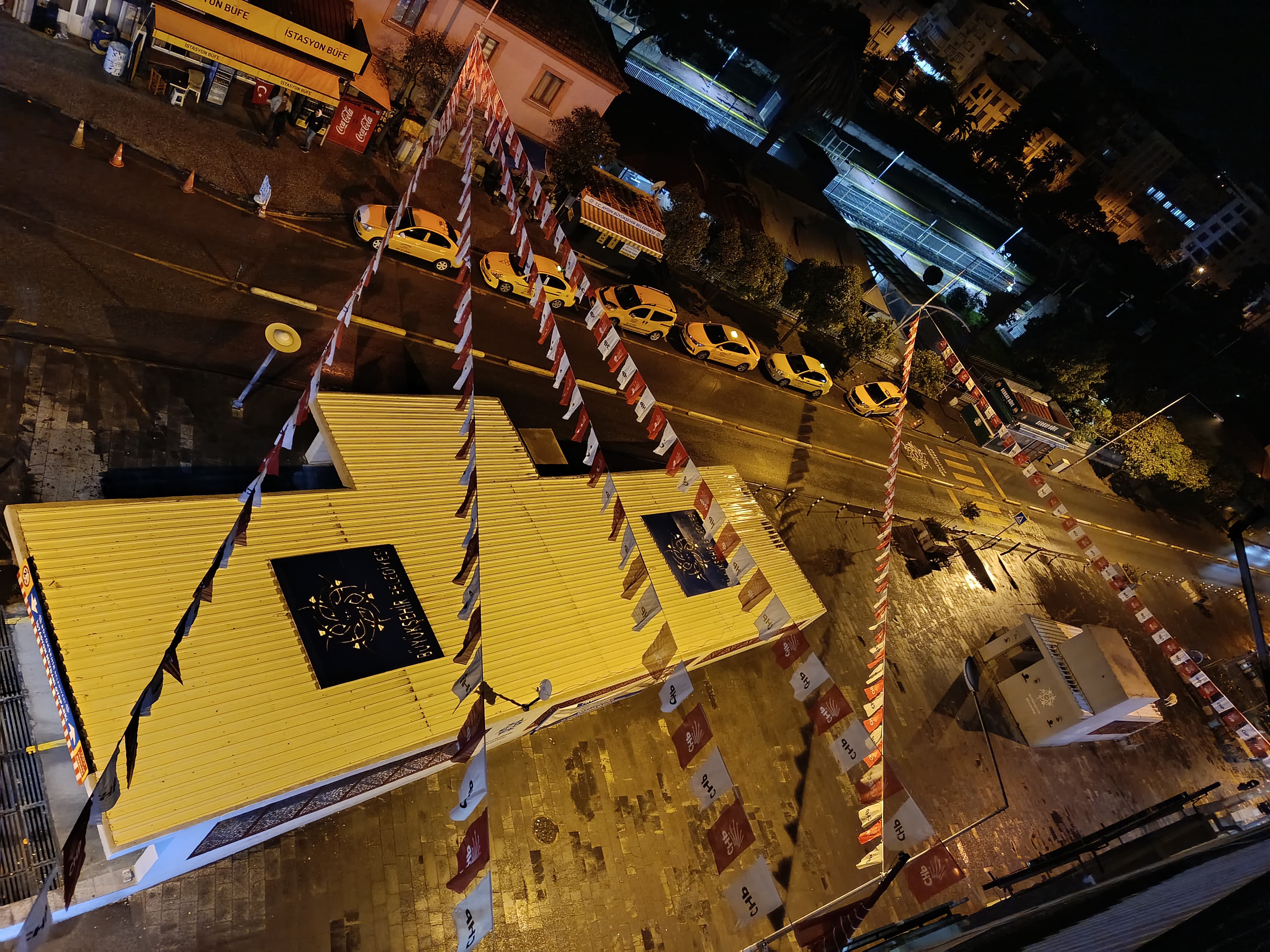 Aydindaki Bayrak Krizi Nazilliye Sicradi Meydan Chp Bayraklariyla Doldu 633647 4973B6172Ce1Be23A9650576Abba4353