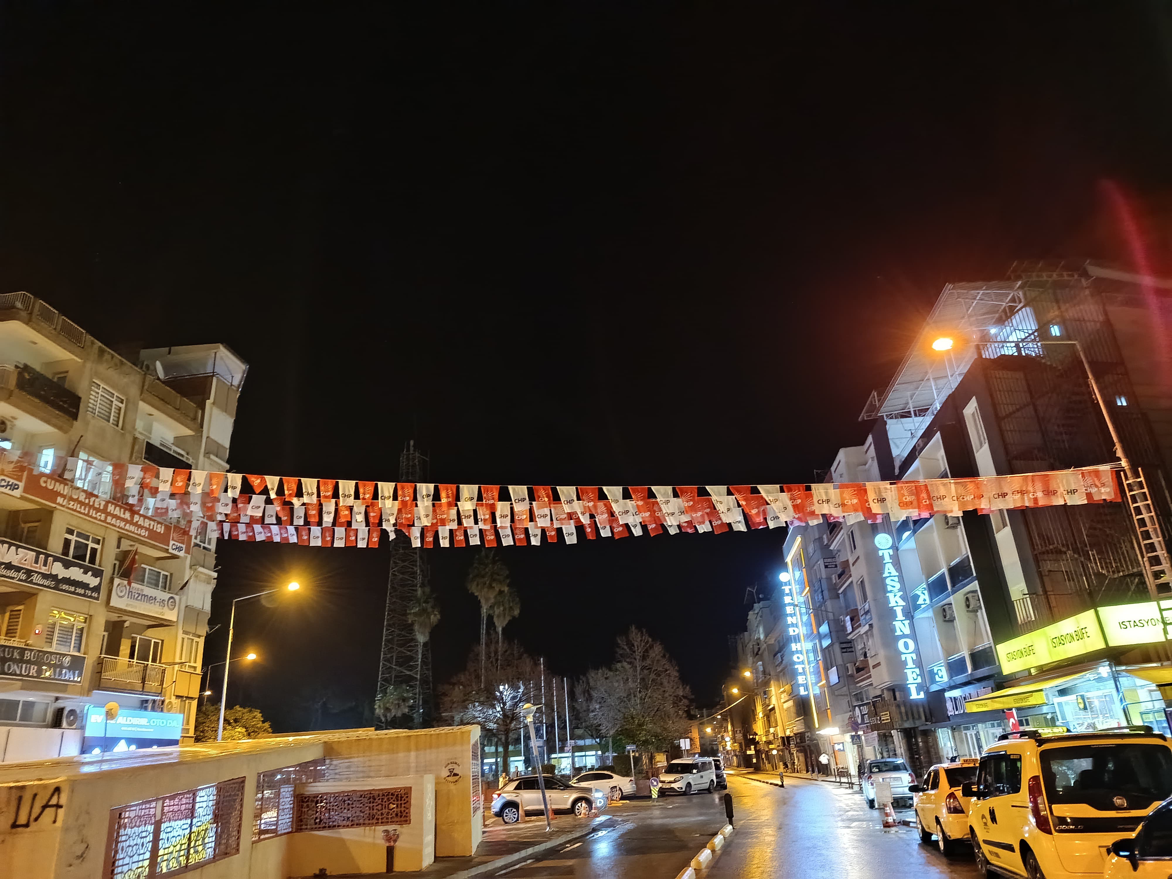 Aydindaki Bayrak Krizi Nazilliye Sicradi Meydan Chp Bayraklariyla Doldu 633647 508D8803A4374903E91308Ac308B675C