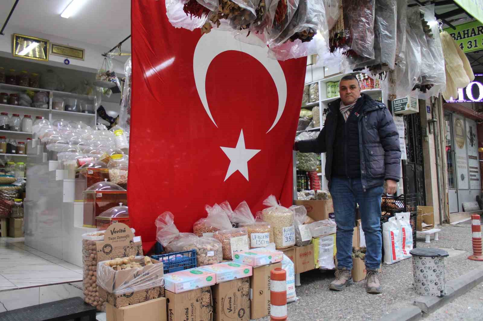 Aydinli Esnaftan 5 Metrelik Bayrak Tepkisi 577F08D5C9334Dc0C8Bae7Afe2B15956