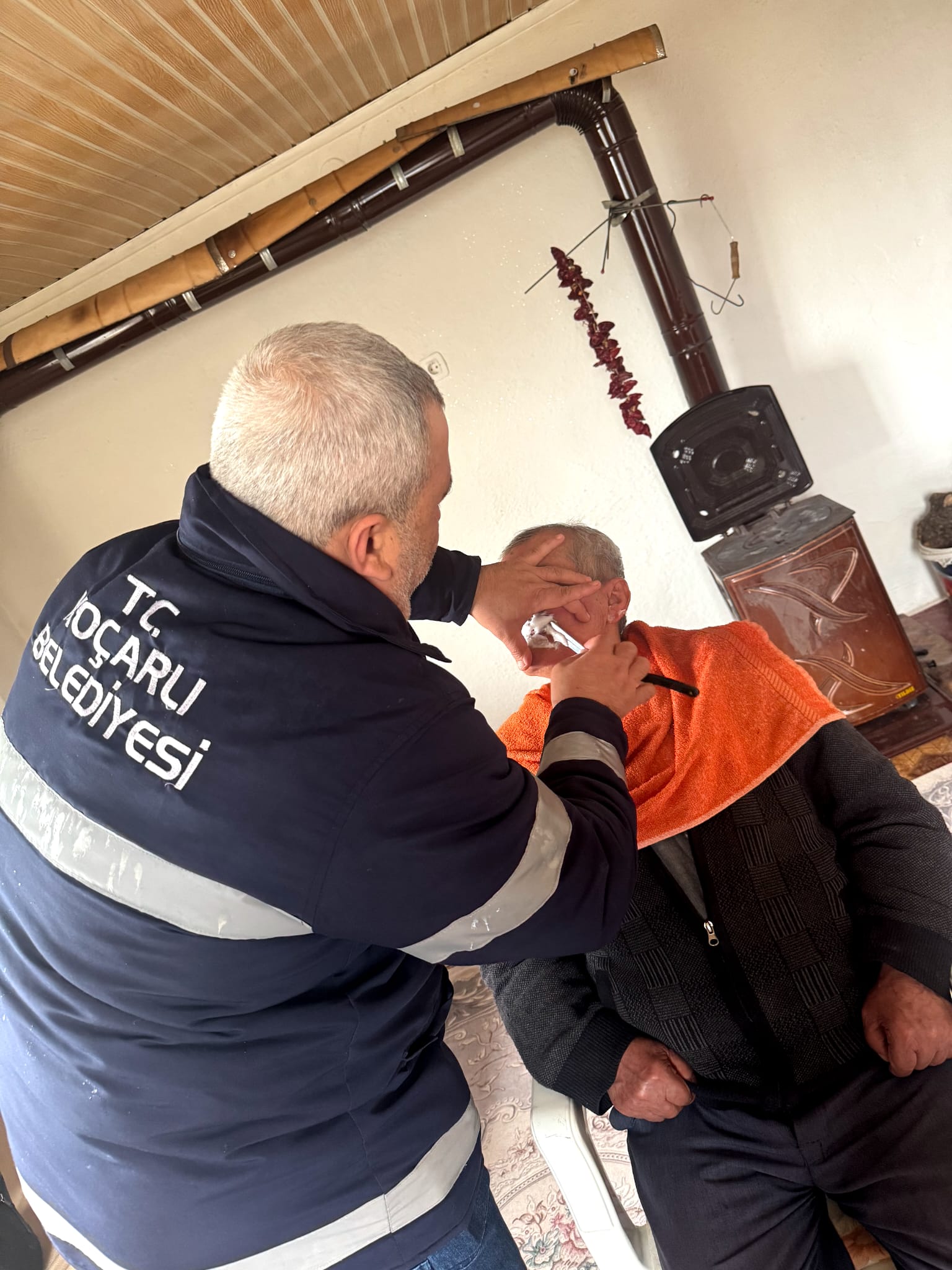 Baskan Arici Kalplere Dokunuyor 634663 08D19Cffb22911F985A2476894B22Cee