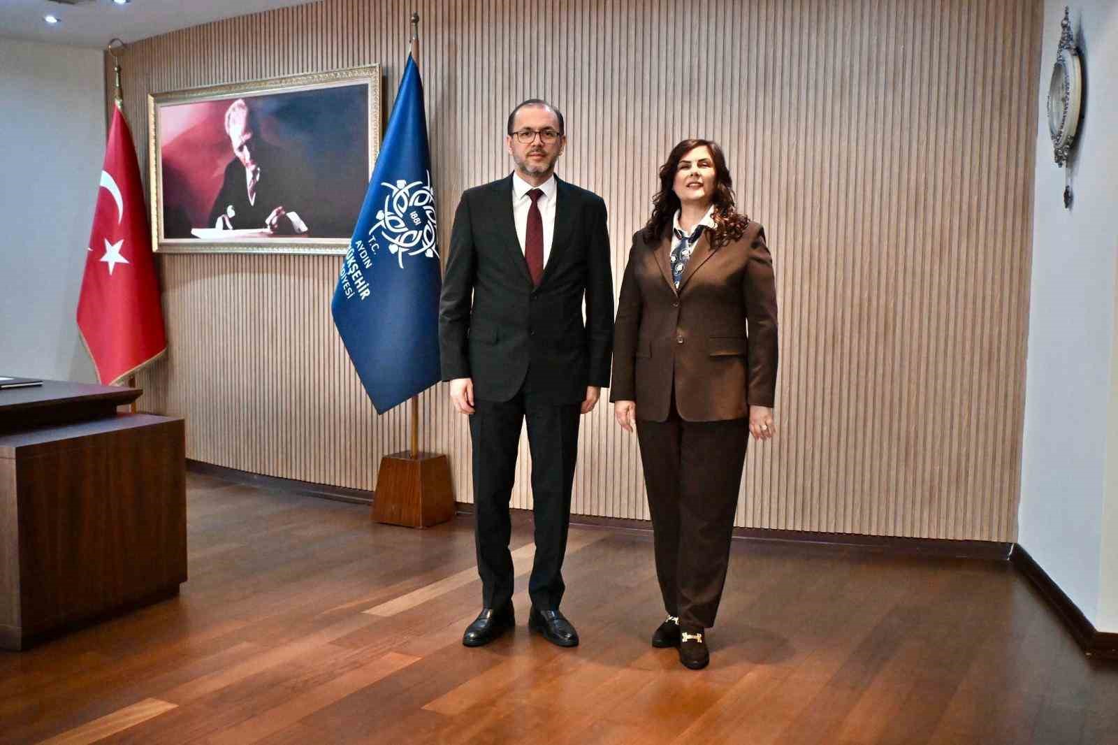 Baskan Cercioglu Bakan Yardimcisi Okumusu Agirladi 72Cb6D1Af8Aacc0Ad630A8B0053Dcb98