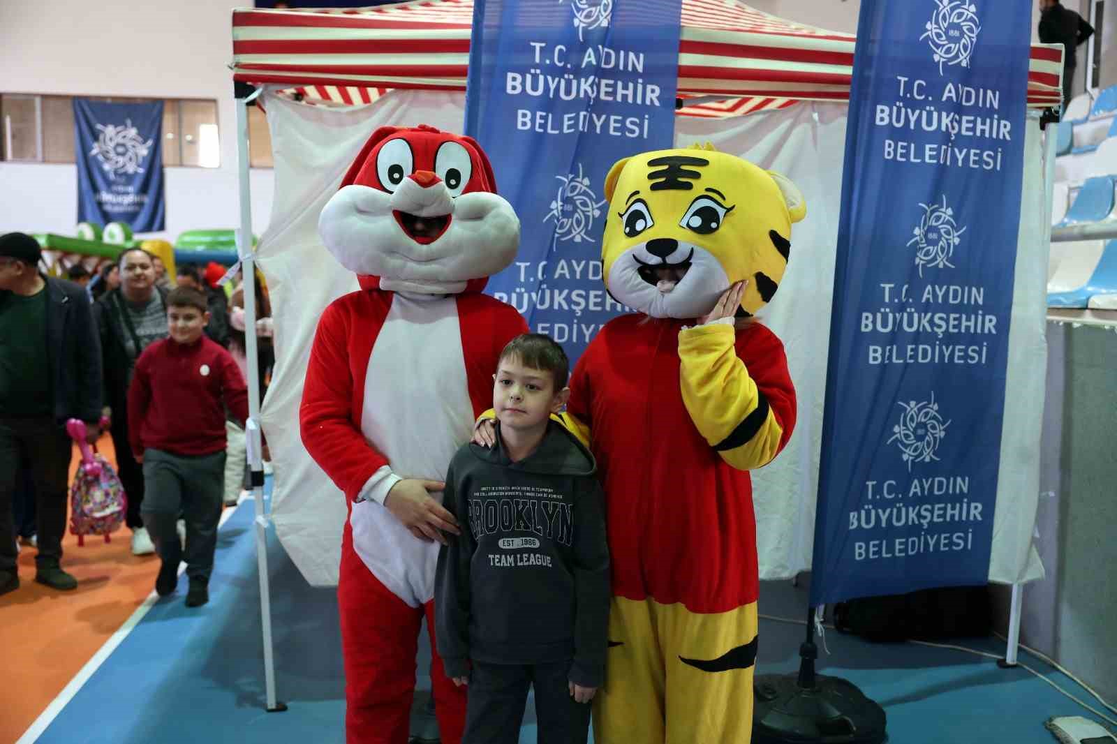 Baskan Cercioglu Nazillide Cocuklari Yariyil Karne Senligi Ile Bulusturdu Ba07D567Ca1359Fd7Bd441Bfd705951B