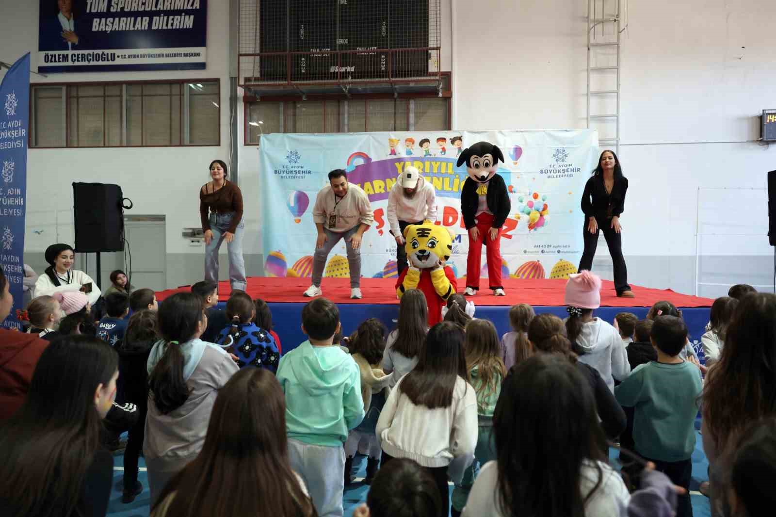 Baskan Cercioglu Nazillide Cocuklari Yariyil Karne Senligi Ile Bulusturdu E994Df5F7F7231153B3C745F683B7076