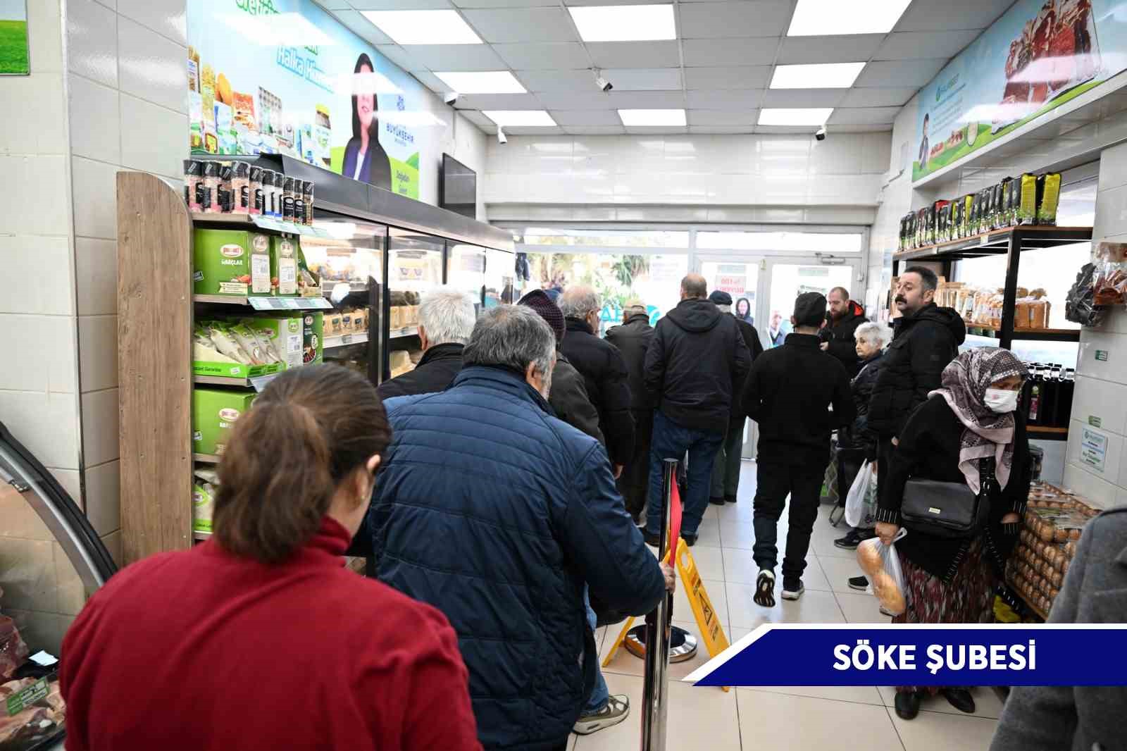 Baskan Cercioglu Vatandaslarin Yaninda A3F648C614E927408008B48713199356