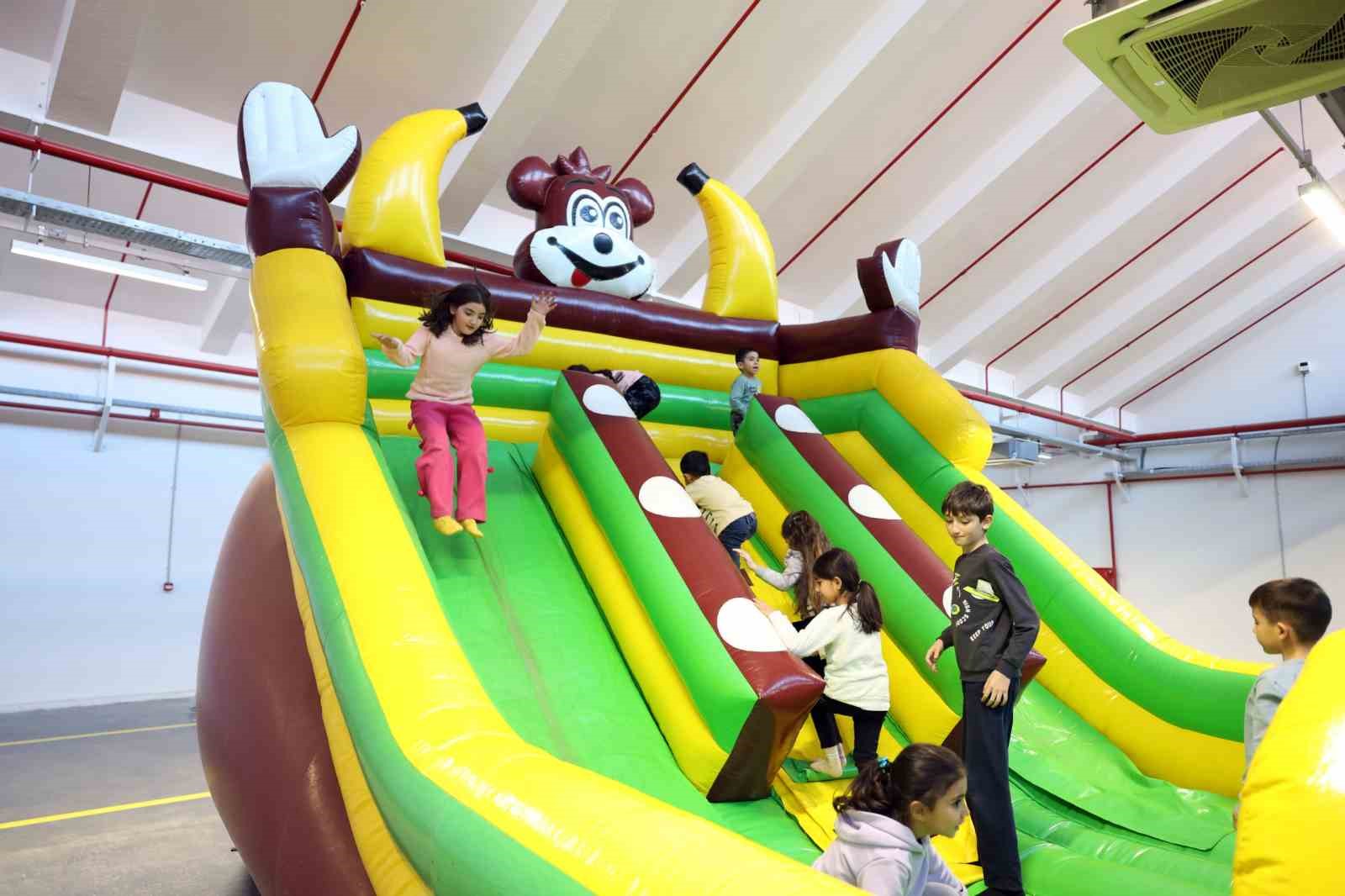 Baskan Cercioglundan Cocuklara Karne Hediyedi 2A8D22B815Aa0C97E479F65F390Feac8