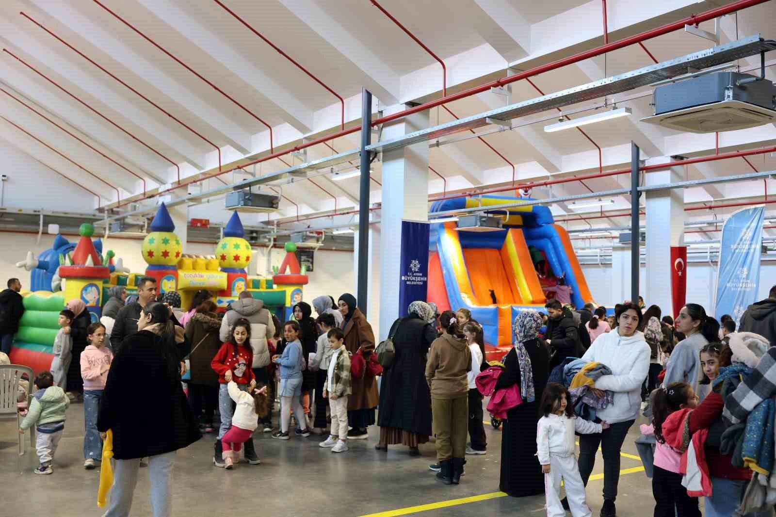 Baskan Cercioglundan Cocuklara Karne Hediyedi F4Ae751B95F66C6B7D42Fb88F61A8Ab6