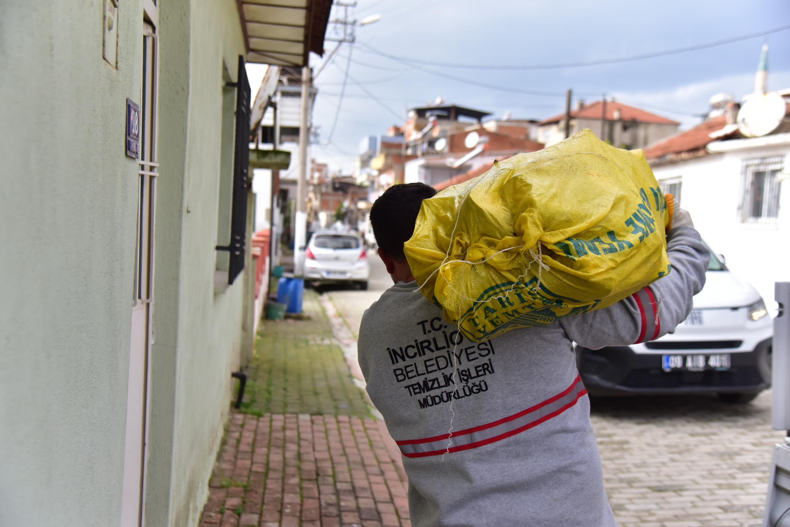 Baskan Kayadan Kis Aylarinda Gonulleri Isitan Destek Incirliova Belediyesinden Ailelere Yakacak Destegi 634533 C18A46C62F996A4B41A457Ee86Ebad5F