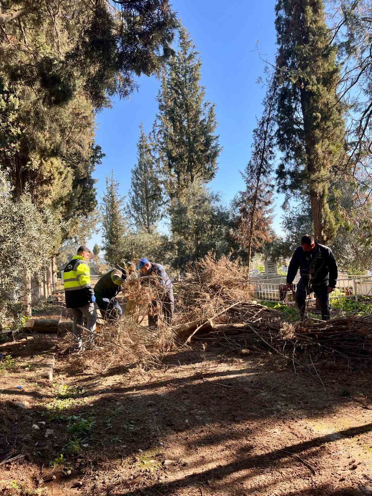 Baskan Yildirimkaya Mezarliklarimiz Asla Ihmal Edilemez Bc6948Ae7E22Dda83Bef4Ee7531D2C1B