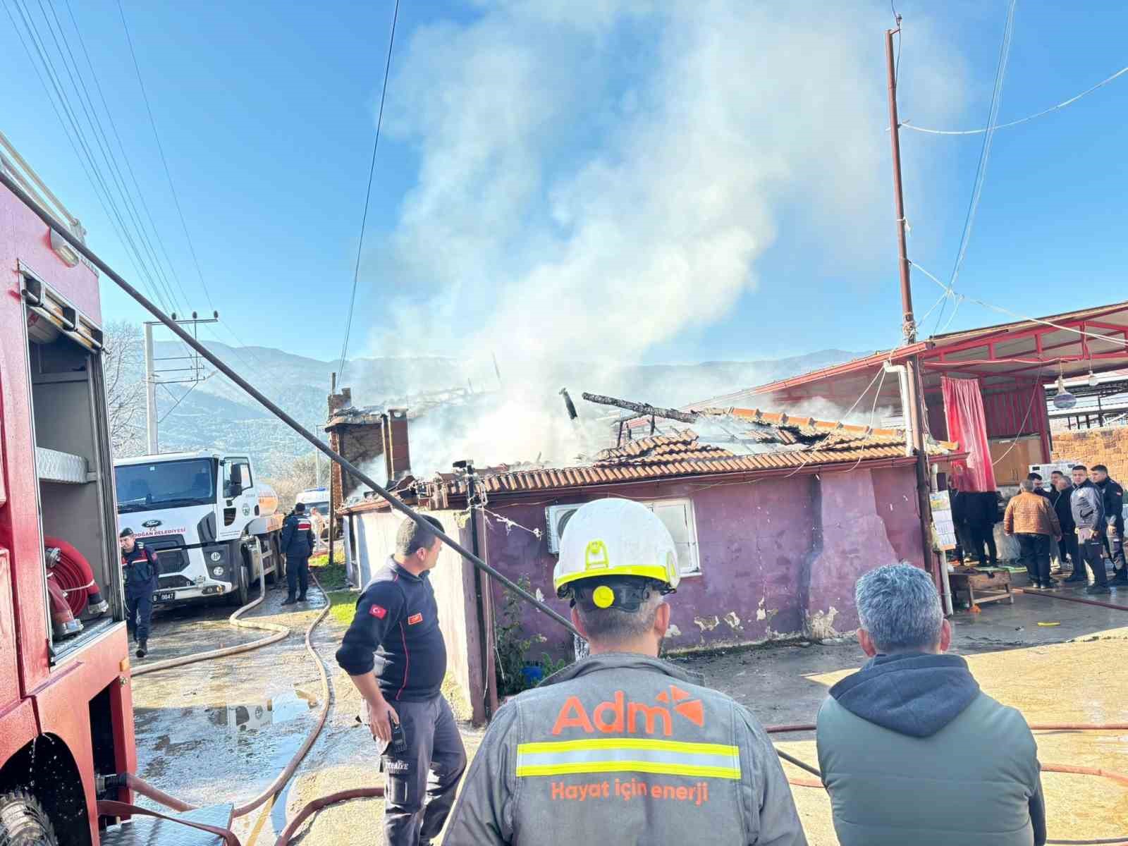 Bozdoganda Ev Alevlere Teslim Oldu C7E4Efc4043183Dbfd505F1622D9Ad0C