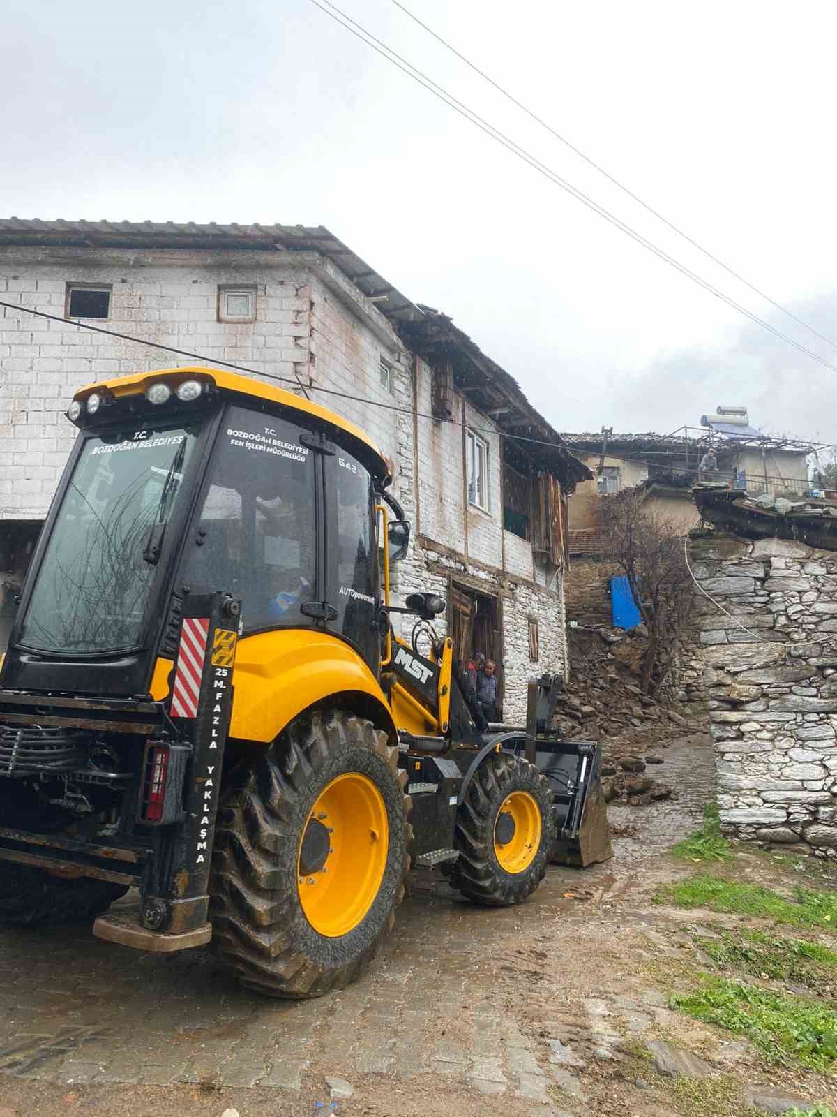 Bozdoganda Yagis Sonrasi Ekipler Sahada 59E4Eb065683A6C35947A2Fe9584992B