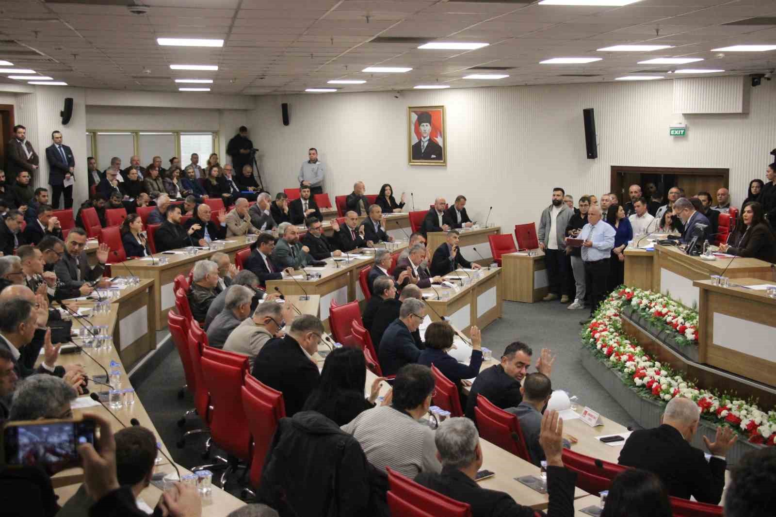 Buyuksehir Belediye Meclisine O Isim Katilmadi Gozler Onu Aradi 628721 990F9F0B75E3E542Cf33E85C231Db690