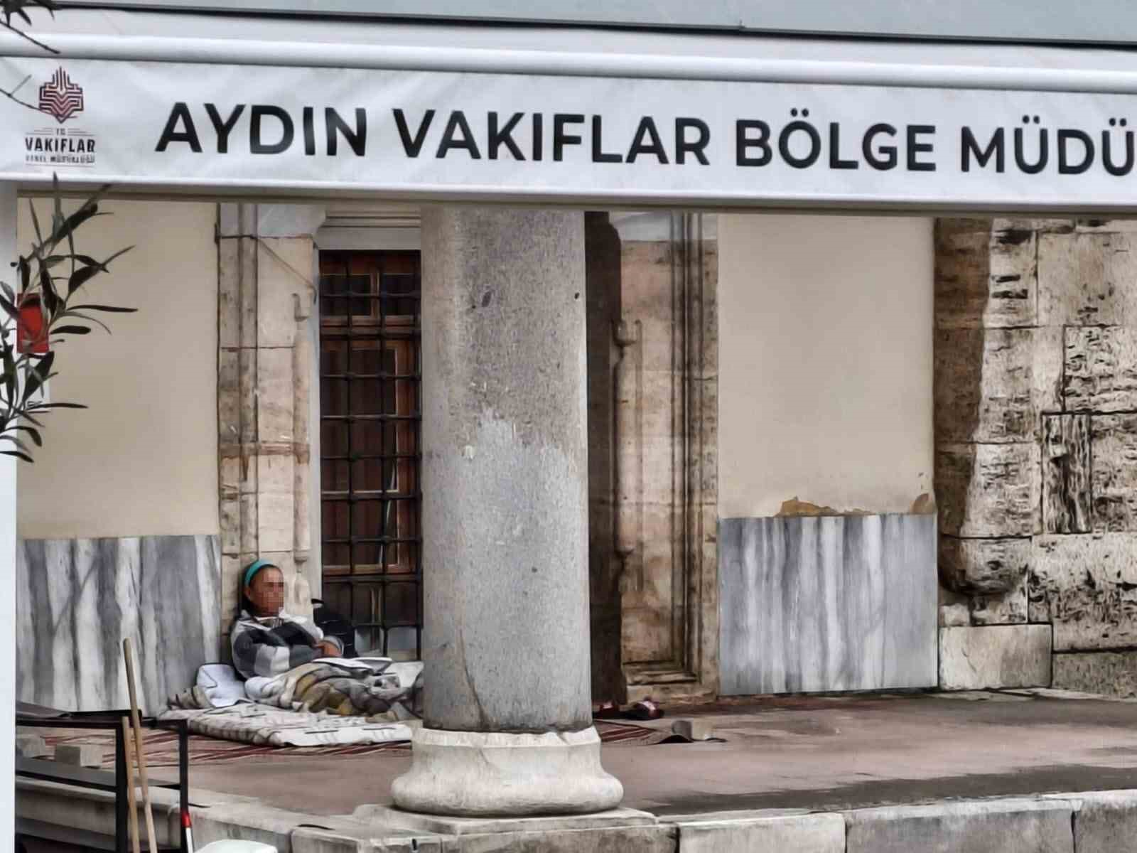 Cami Bahcesini Mesken Tutan Kadini Otelde Kalmaya Kimse Ikna Edemiyor 1Aaac50A6Cfcd7772C62E24B834F8F82