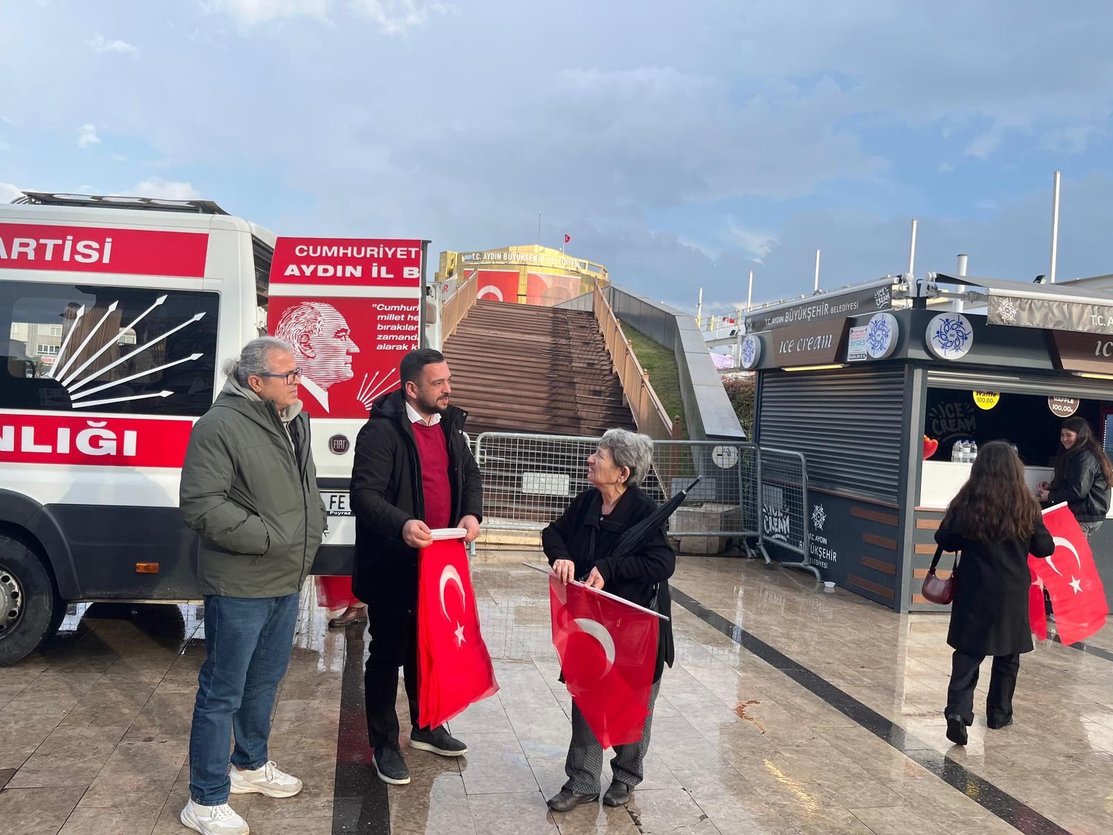 Chp Genclik Kollarindan Bayraga Sahip Cikma Mesaji 632696 0E903A1F7E874Aee4F55E9Ed2083F804