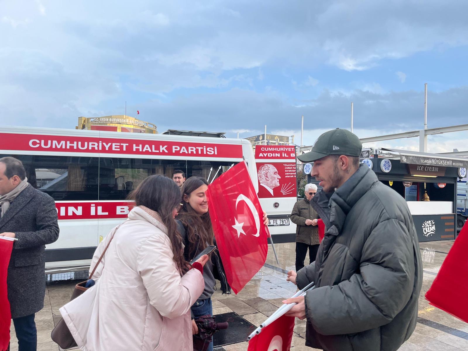 Chp Genclik Kollarindan Bayraga Sahip Cikma Mesaji 632696 2A1118F6E1D05B8C590D74Acb3F01Fca