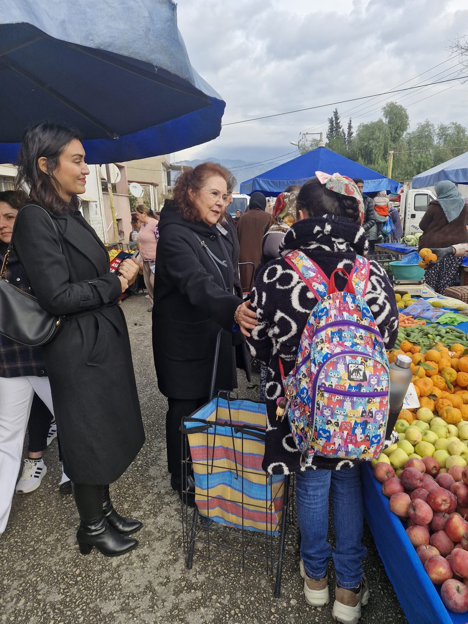 Chpli Kadinlardan Semt Pazarina Ziyaret Biri Satamiyor Digeri Alamiyor 628023 B9128B1Ef8Eb88Bc40431E4D6Acb83B9