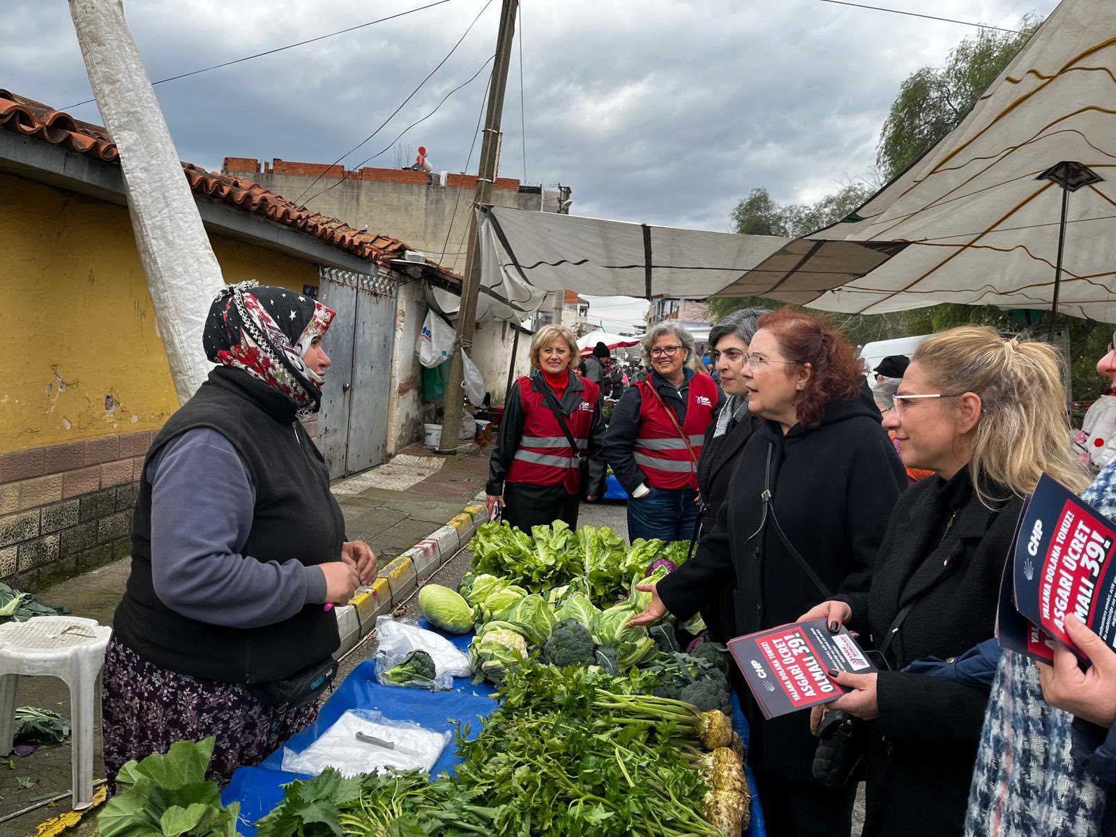 Chpli Kadinlardan Semt Pazarina Ziyaret Biri Satamiyor Digeri Alamiyor 628023 C2B5B55505Accd5F3F7F9E4B49Bcccc5