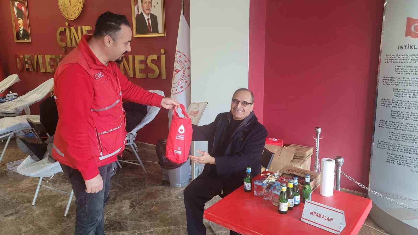 Cine Devlet Hastanesinde Kan Bagisina Dikkat Cektiler 7Be2Fd04E56B2F0301B3Ab77F037A32D