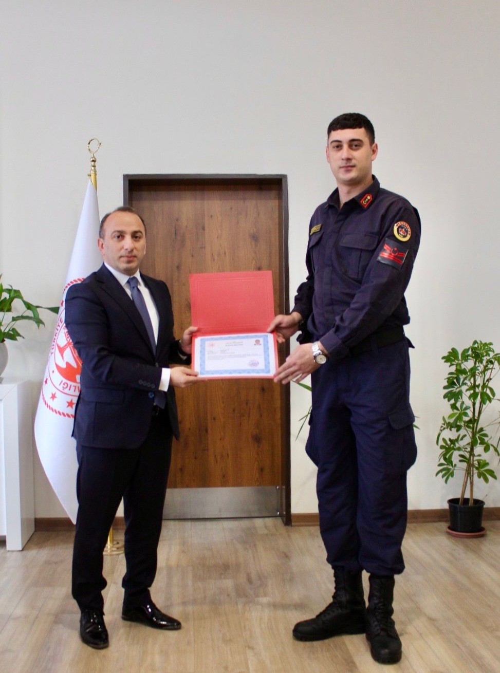 Cine Kaymakami Erdogandan Jandarma Personeline Basari Belgesi 027730C52D1C30Edf32036Cb32Ce2D85