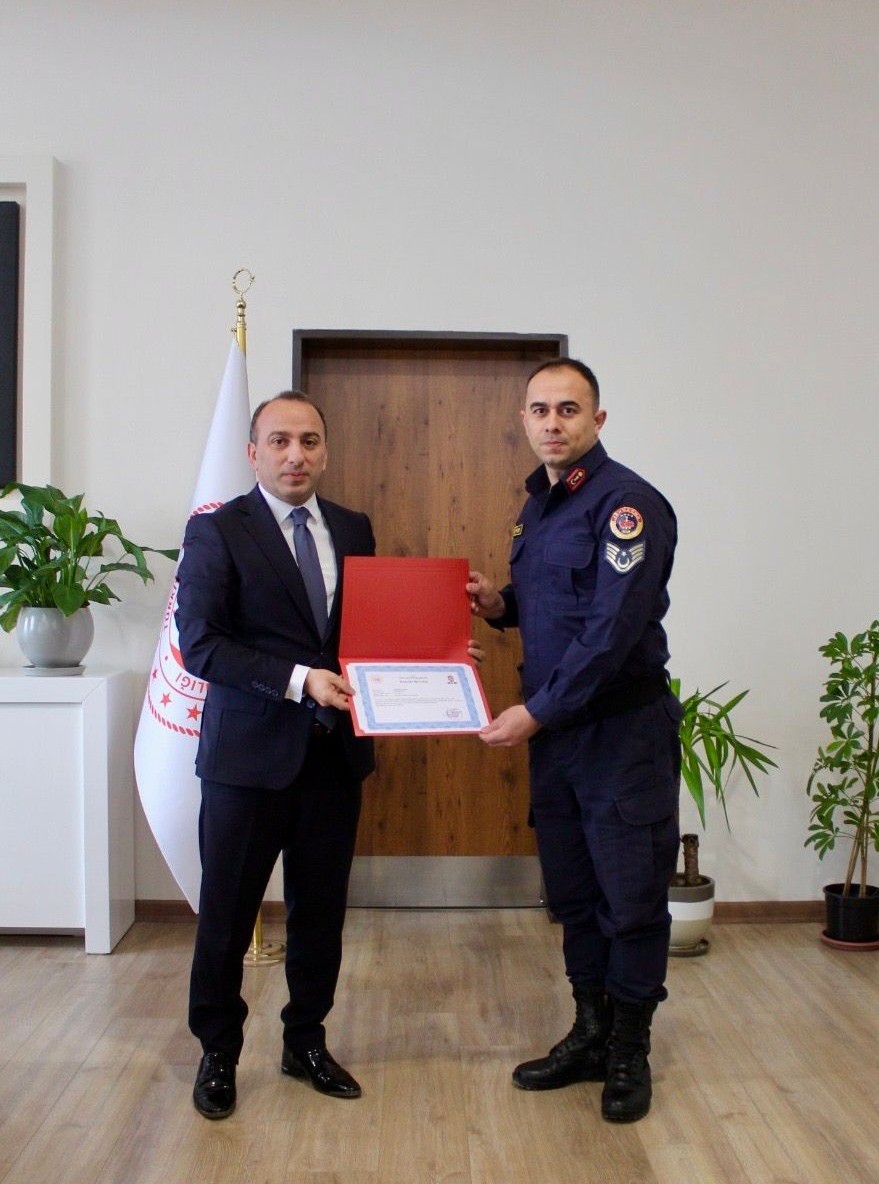 Cine Kaymakami Erdogandan Jandarma Personeline Basari Belgesi 6D1E702Ed4612466B6B99641Dc578140