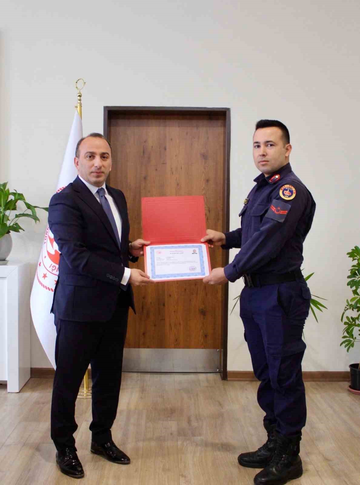 Cine Kaymakami Erdogandan Jandarma Personeline Basari Belgesi D851E1202Dfbfb3Adb8599D1F69Aa6B2