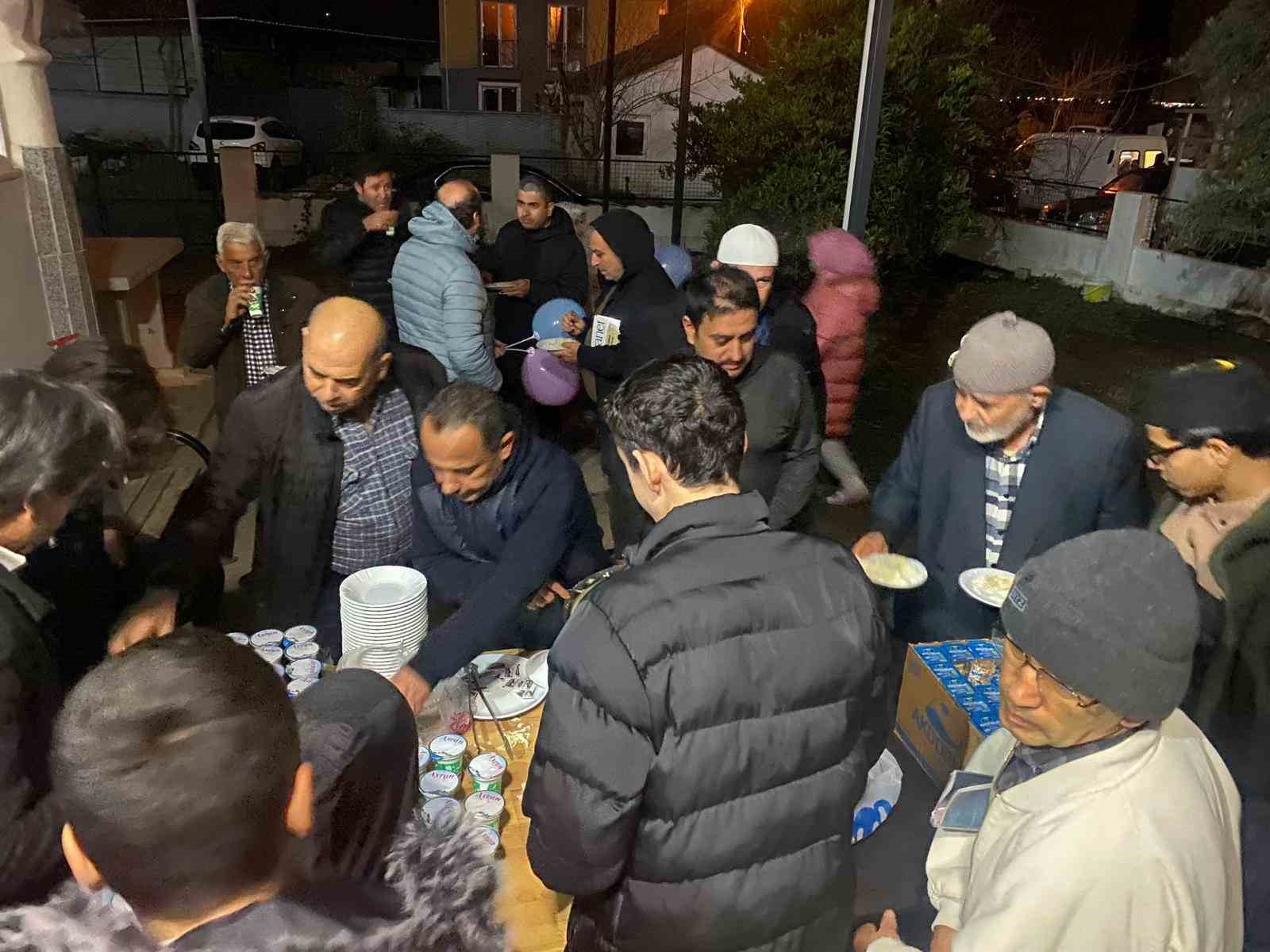 Dede Torun Genc Yasli Ayni Safta Bulustu Db7De1661F9Bbdc77365Bc1656503F78