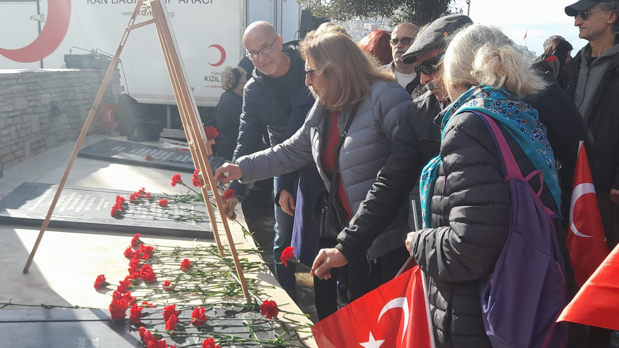 Demokrasi Sehitleri Kusadasinda Ozlemle Anildi 633222 Fa265Dc9D9E01Aed0E8566903Ce02Dad